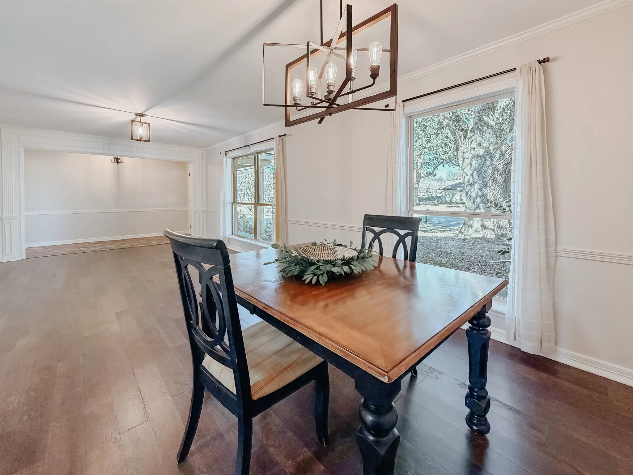Single Family Residence For Sale in Navarro County , 2013 Glenwood Circle, Corsicana, Texas 75110, 4 Bedroom, 3 Bathroom, 2 Garage spaces, 2,877 Sqft, built in 1973, mls#21174715, Real Estate Agent in Corsicana, Homes For Sale in Navarro county, Homes For Sale in Corsicana, Realtor in Corsicana Texas, Real Estate Brokerage Independent Realty Texas, Luminita Cordes Realtor