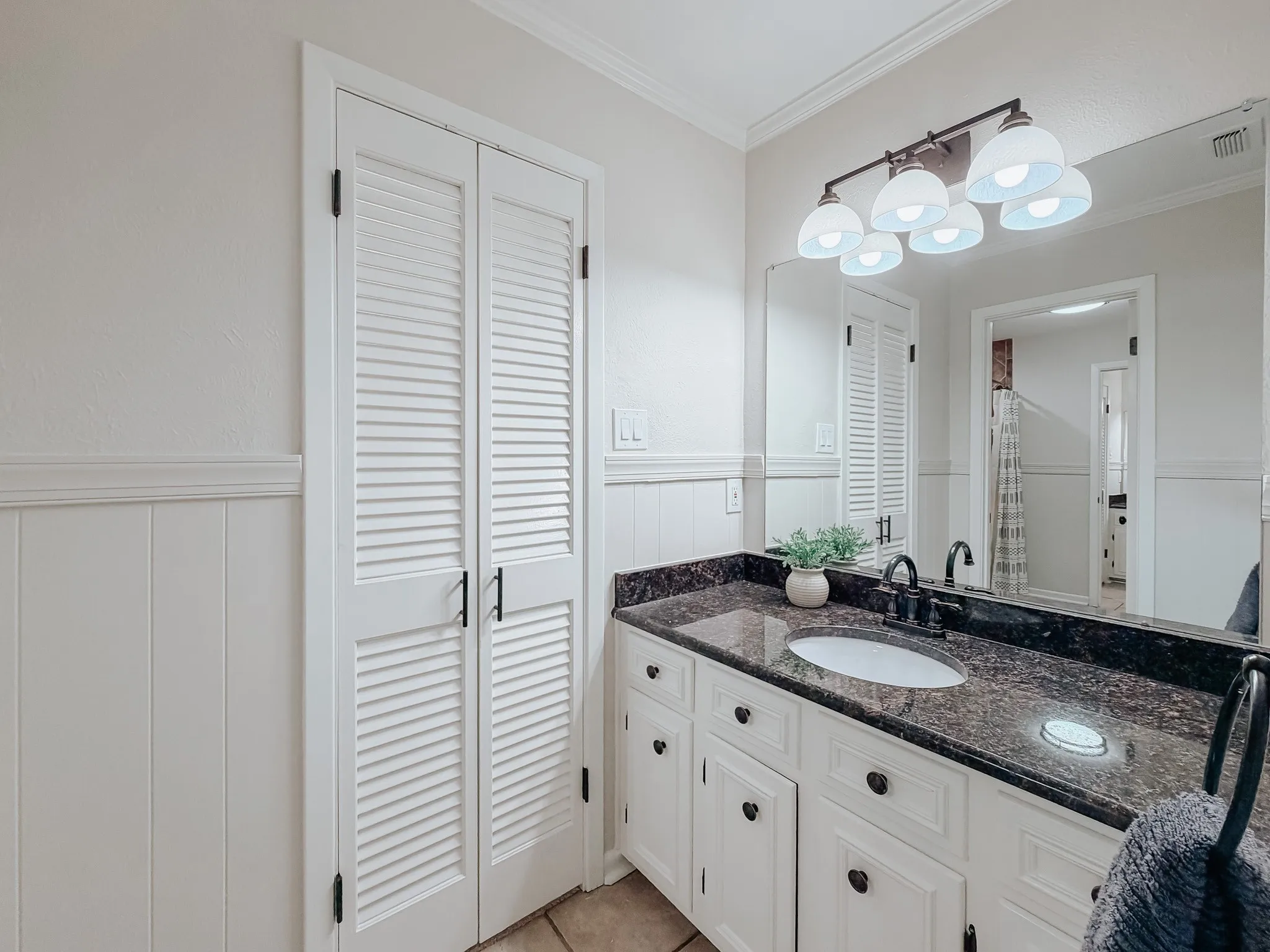 Single Family Residence For Sale in Navarro County , 2013 Glenwood Circle, Corsicana, Texas 75110, 4 Bedroom, 3 Bathroom, 2 Garage spaces, 2,877 Sqft, built in 1973, mls#21174715, Real Estate Agent in Corsicana, Homes For Sale in Navarro county, Homes For Sale in Corsicana, Realtor in Corsicana Texas, Real Estate Brokerage Independent Realty Texas, Luminita Cordes Realtor