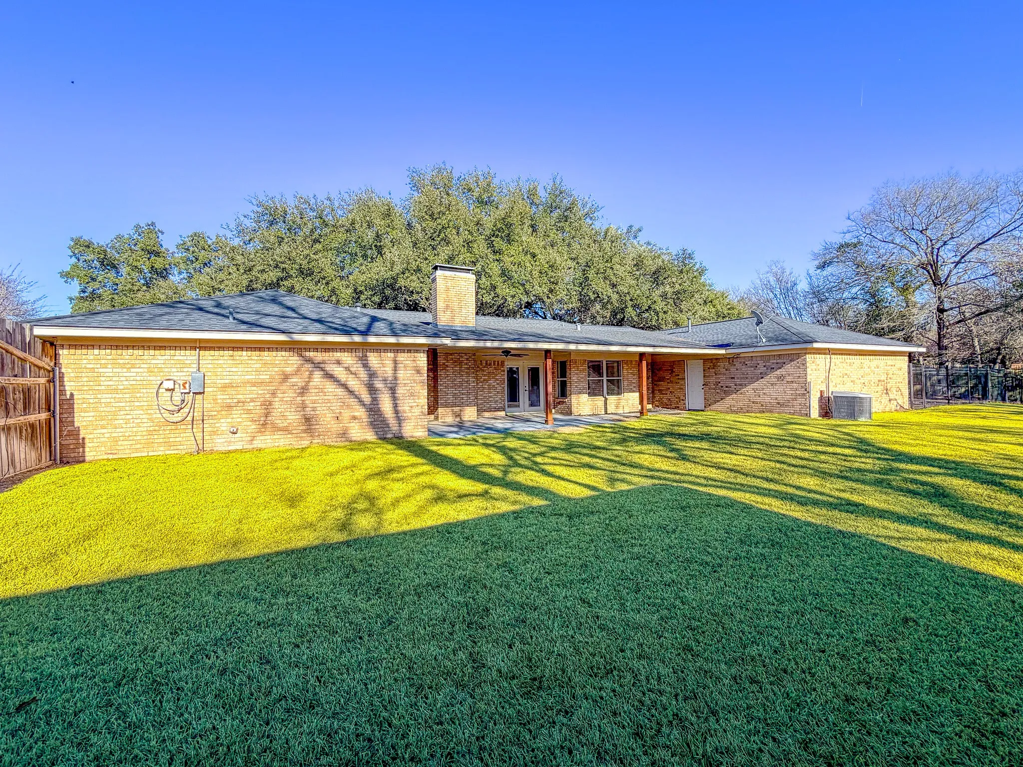 Single Family Residence For Sale in Navarro County , 2013 Glenwood Circle, Corsicana, Texas 75110, 4 Bedroom, 3 Bathroom, 2 Garage spaces, 2,877 Sqft, built in 1973, mls#21174715, Real Estate Agent in Corsicana, Homes For Sale in Navarro county, Homes For Sale in Corsicana, Realtor in Corsicana Texas, Real Estate Brokerage Independent Realty Texas, Luminita Cordes Realtor