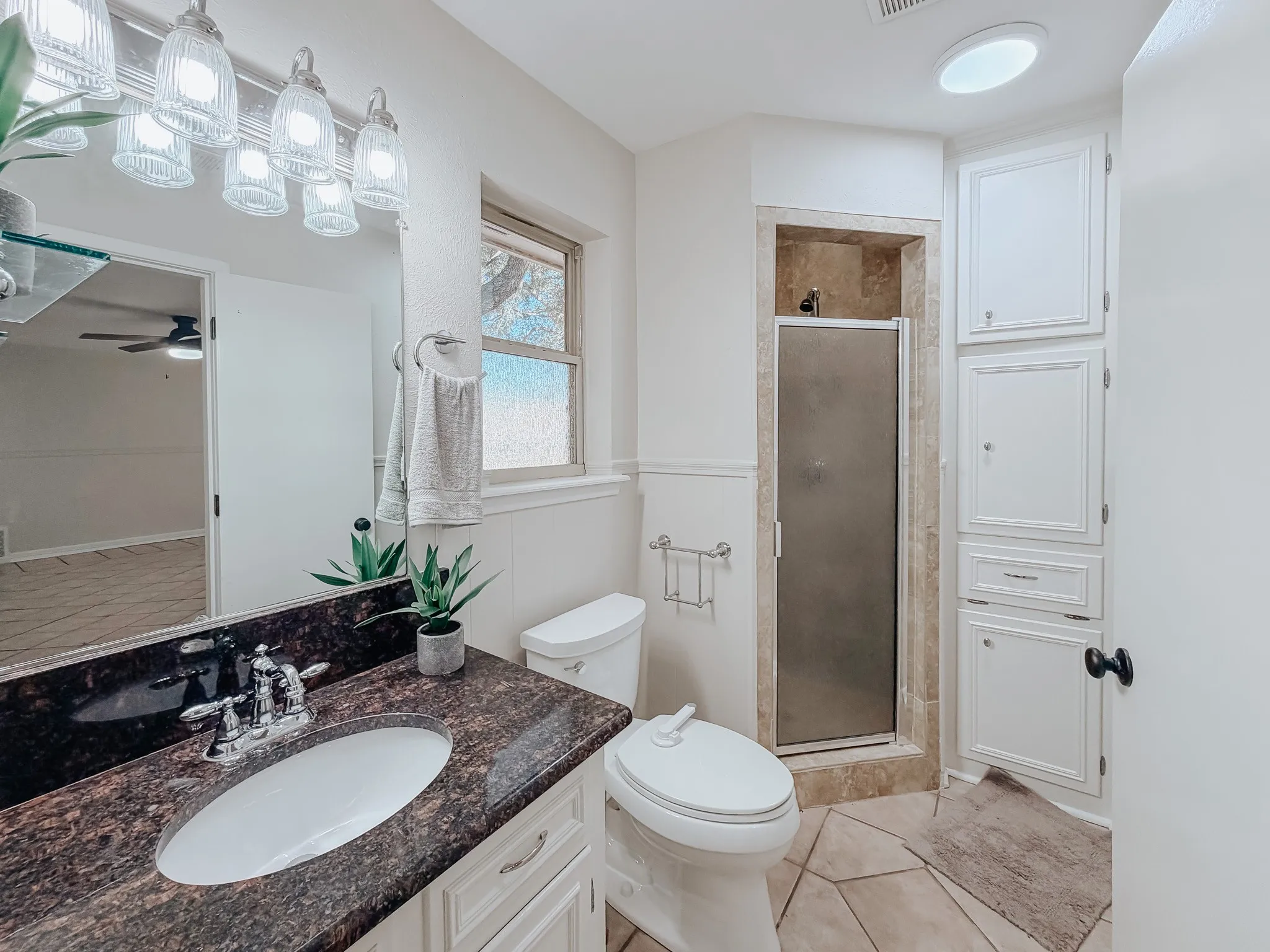 Single Family Residence For Sale in Navarro County , 2013 Glenwood Circle, Corsicana, Texas 75110, 4 Bedroom, 3 Bathroom, 2 Garage spaces, 2,877 Sqft, built in 1973, mls#21174715, Real Estate Agent in Corsicana, Homes For Sale in Navarro county, Homes For Sale in Corsicana, Realtor in Corsicana Texas, Real Estate Brokerage Independent Realty Texas, Luminita Cordes Realtor
