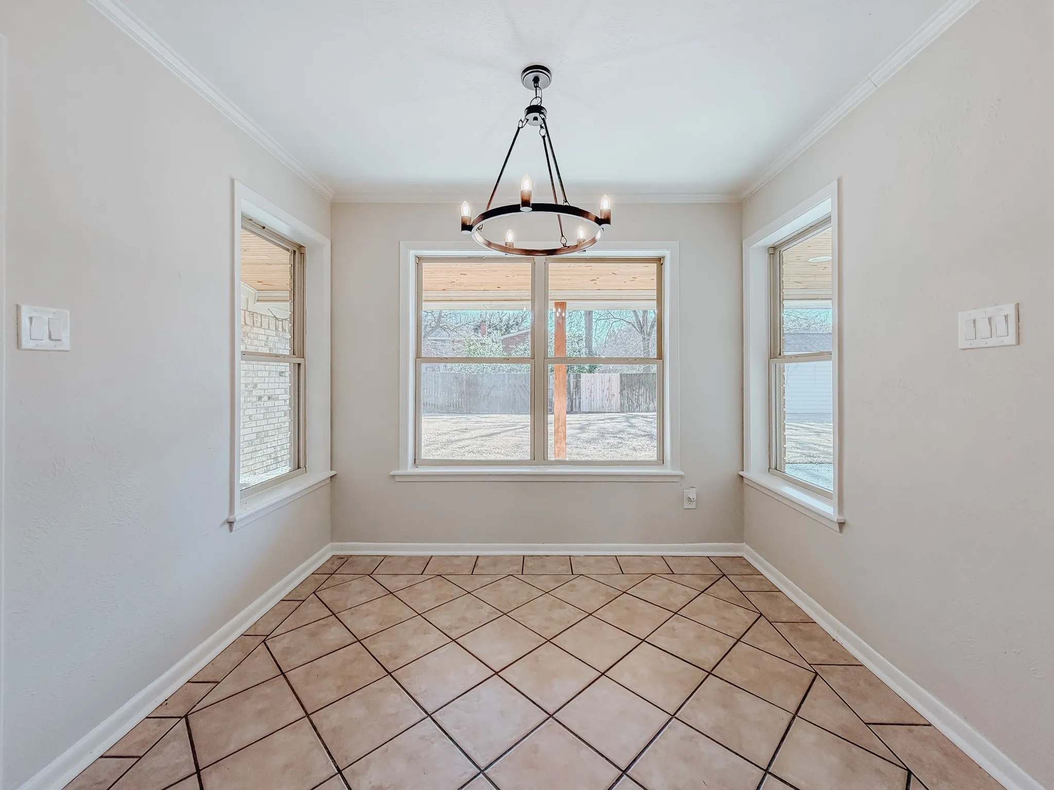 Single Family Residence For Sale in Navarro County , 2013 Glenwood Circle, Corsicana, Texas 75110, 4 Bedroom, 3 Bathroom, 2 Garage spaces, 2,877 Sqft, built in 1973, mls#21174715, Real Estate Agent in Corsicana, Homes For Sale in Navarro county, Homes For Sale in Corsicana, Realtor in Corsicana Texas, Real Estate Brokerage Independent Realty Texas, Luminita Cordes Realtor