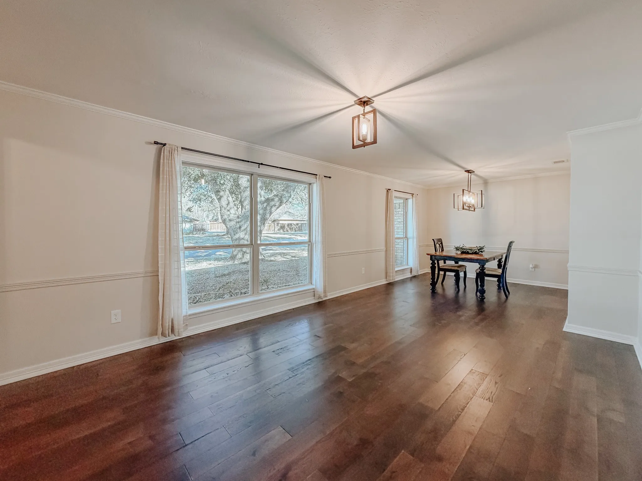 Single Family Residence For Sale in Navarro County , 2013 Glenwood Circle, Corsicana, Texas 75110, 4 Bedroom, 3 Bathroom, 2 Garage spaces, 2,877 Sqft, built in 1973, mls#21174715, Real Estate Agent in Corsicana, Homes For Sale in Navarro county, Homes For Sale in Corsicana, Realtor in Corsicana Texas, Real Estate Brokerage Independent Realty Texas, Luminita Cordes Realtor