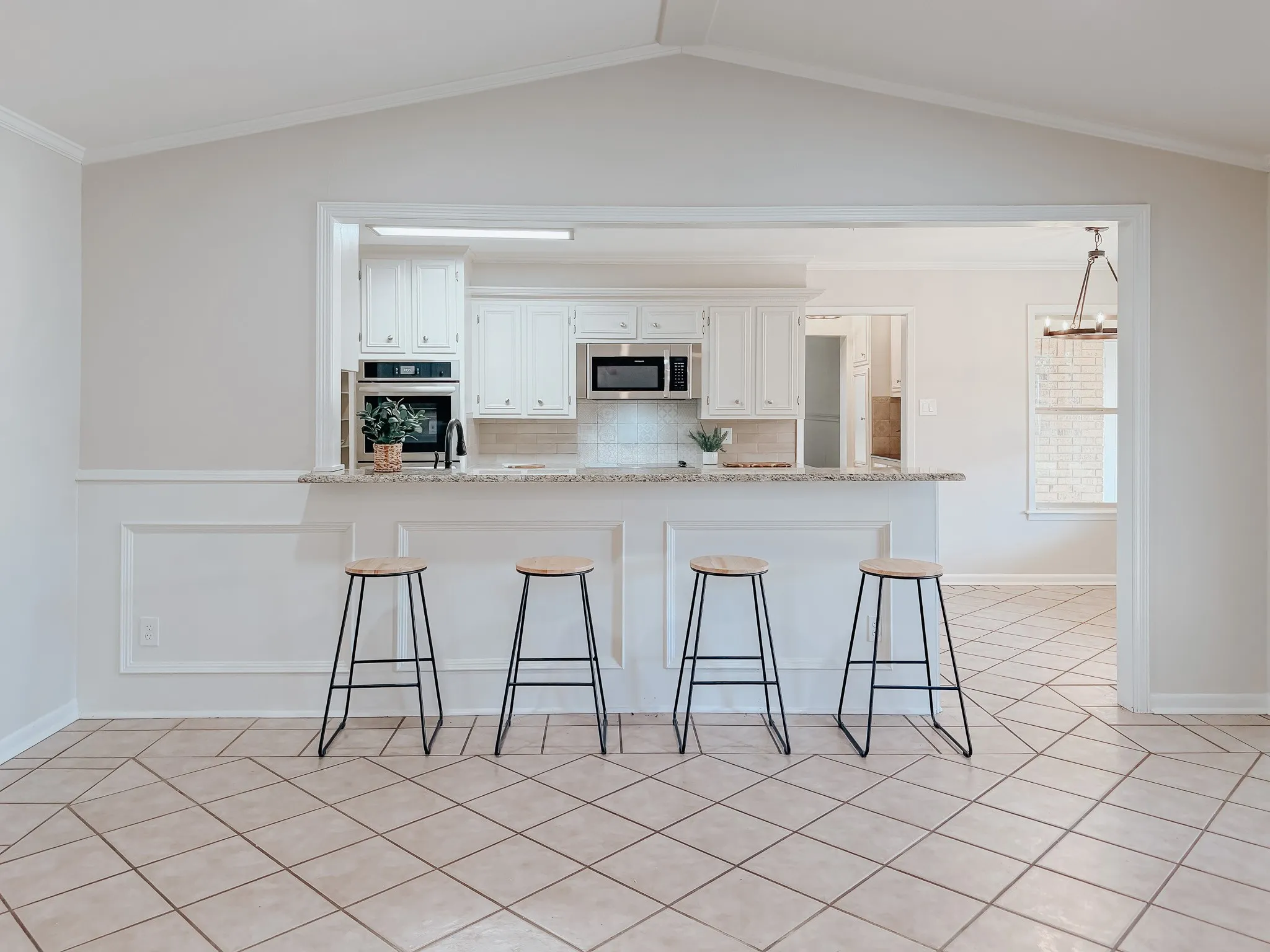 Single Family Residence For Sale in Navarro County , 2013 Glenwood Circle, Corsicana, Texas 75110, 4 Bedroom, 3 Bathroom, 2 Garage spaces, 2,877 Sqft, built in 1973, mls#21174715, Real Estate Agent in Corsicana, Homes For Sale in Navarro county, Homes For Sale in Corsicana, Realtor in Corsicana Texas, Real Estate Brokerage Independent Realty Texas, Luminita Cordes Realtor