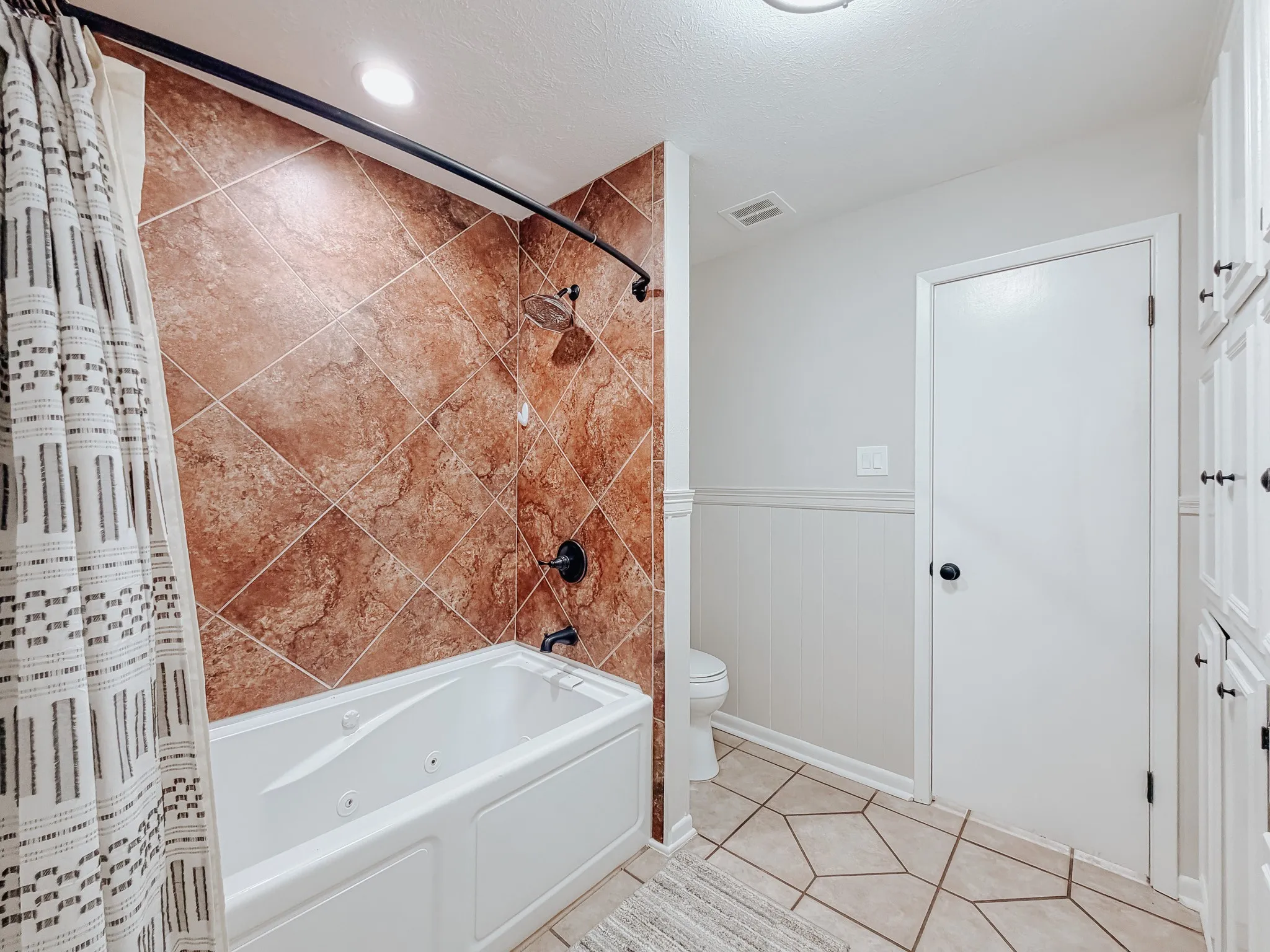 Single Family Residence For Sale in Navarro County , 2013 Glenwood Circle, Corsicana, Texas 75110, 4 Bedroom, 3 Bathroom, 2 Garage spaces, 2,877 Sqft, built in 1973, mls#21174715, Real Estate Agent in Corsicana, Homes For Sale in Navarro county, Homes For Sale in Corsicana, Realtor in Corsicana Texas, Real Estate Brokerage Independent Realty Texas, Luminita Cordes Realtor