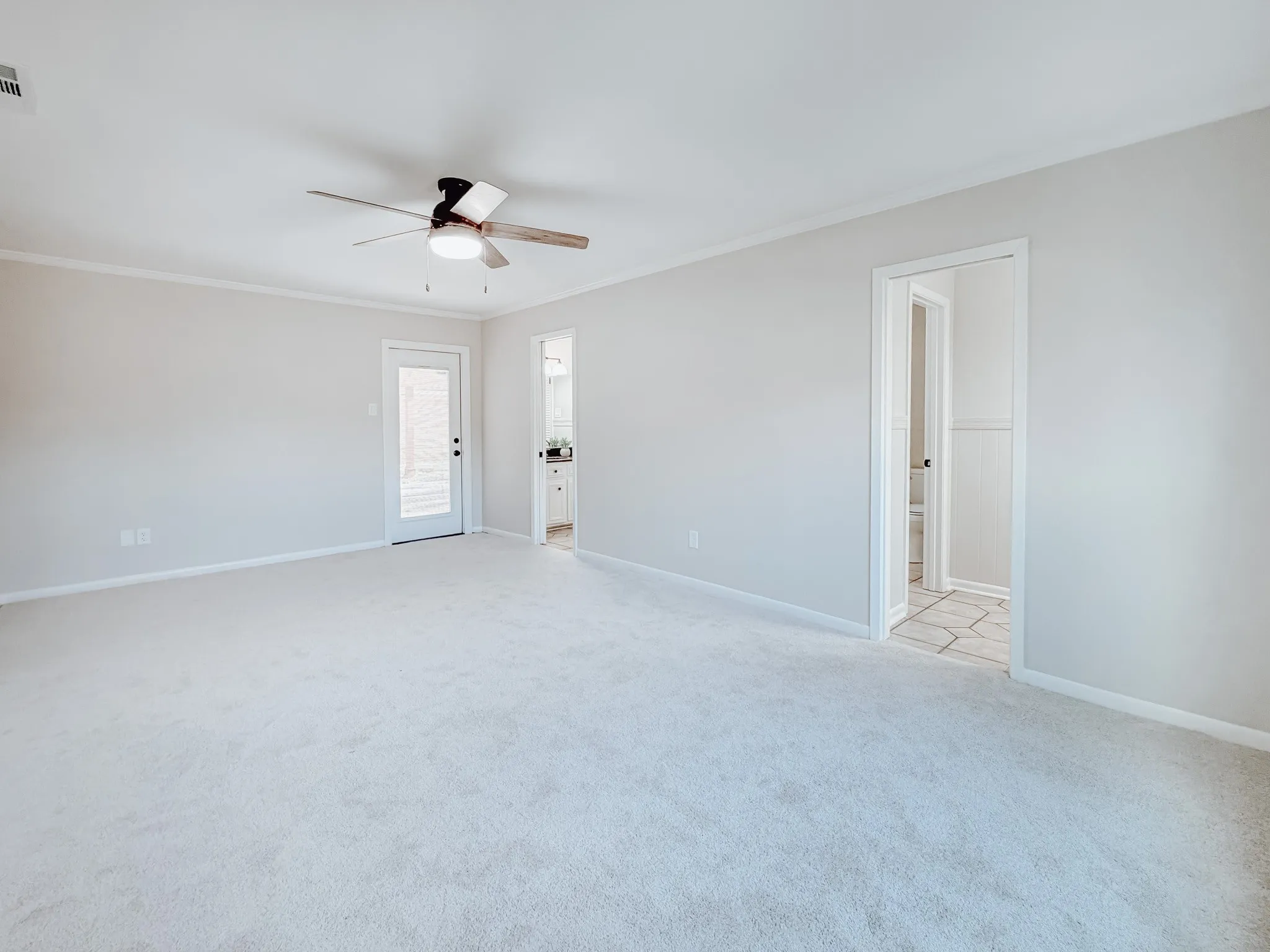 Single Family Residence For Sale in Navarro County , 2013 Glenwood Circle, Corsicana, Texas 75110, 4 Bedroom, 3 Bathroom, 2 Garage spaces, 2,877 Sqft, built in 1973, mls#21174715, Real Estate Agent in Corsicana, Homes For Sale in Navarro county, Homes For Sale in Corsicana, Realtor in Corsicana Texas, Real Estate Brokerage Independent Realty Texas, Luminita Cordes Realtor