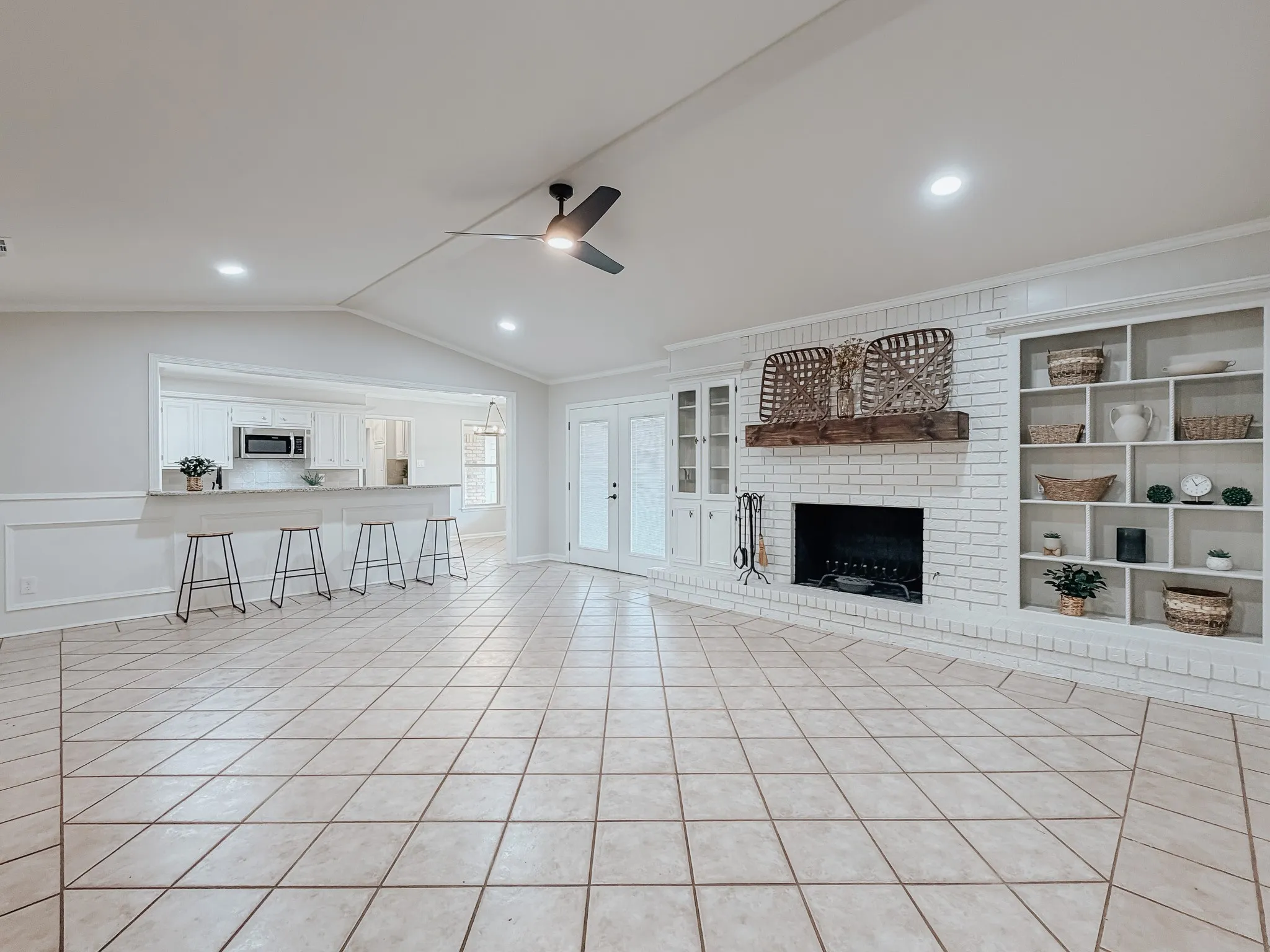 Single Family Residence For Sale in Navarro County , 2013 Glenwood Circle, Corsicana, Texas 75110, 4 Bedroom, 3 Bathroom, 2 Garage spaces, 2,877 Sqft, built in 1973, mls#21174715, Real Estate Agent in Corsicana, Homes For Sale in Navarro county, Homes For Sale in Corsicana, Realtor in Corsicana Texas, Real Estate Brokerage Independent Realty Texas, Luminita Cordes Realtor
