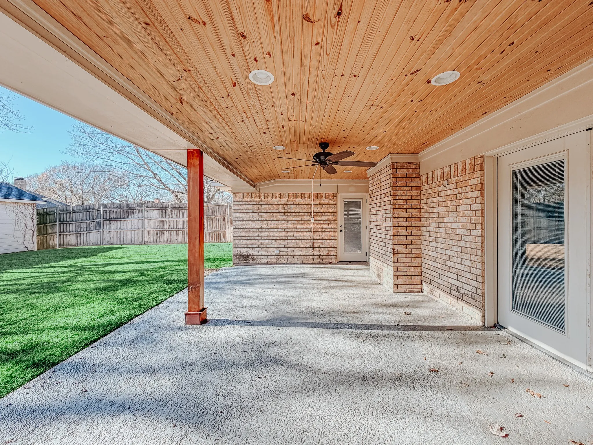 Single Family Residence For Sale in Navarro County , 2013 Glenwood Circle, Corsicana, Texas 75110, 4 Bedroom, 3 Bathroom, 2 Garage spaces, 2,877 Sqft, built in 1973, mls#21174715, Real Estate Agent in Corsicana, Homes For Sale in Navarro county, Homes For Sale in Corsicana, Realtor in Corsicana Texas, Real Estate Brokerage Independent Realty Texas, Luminita Cordes Realtor