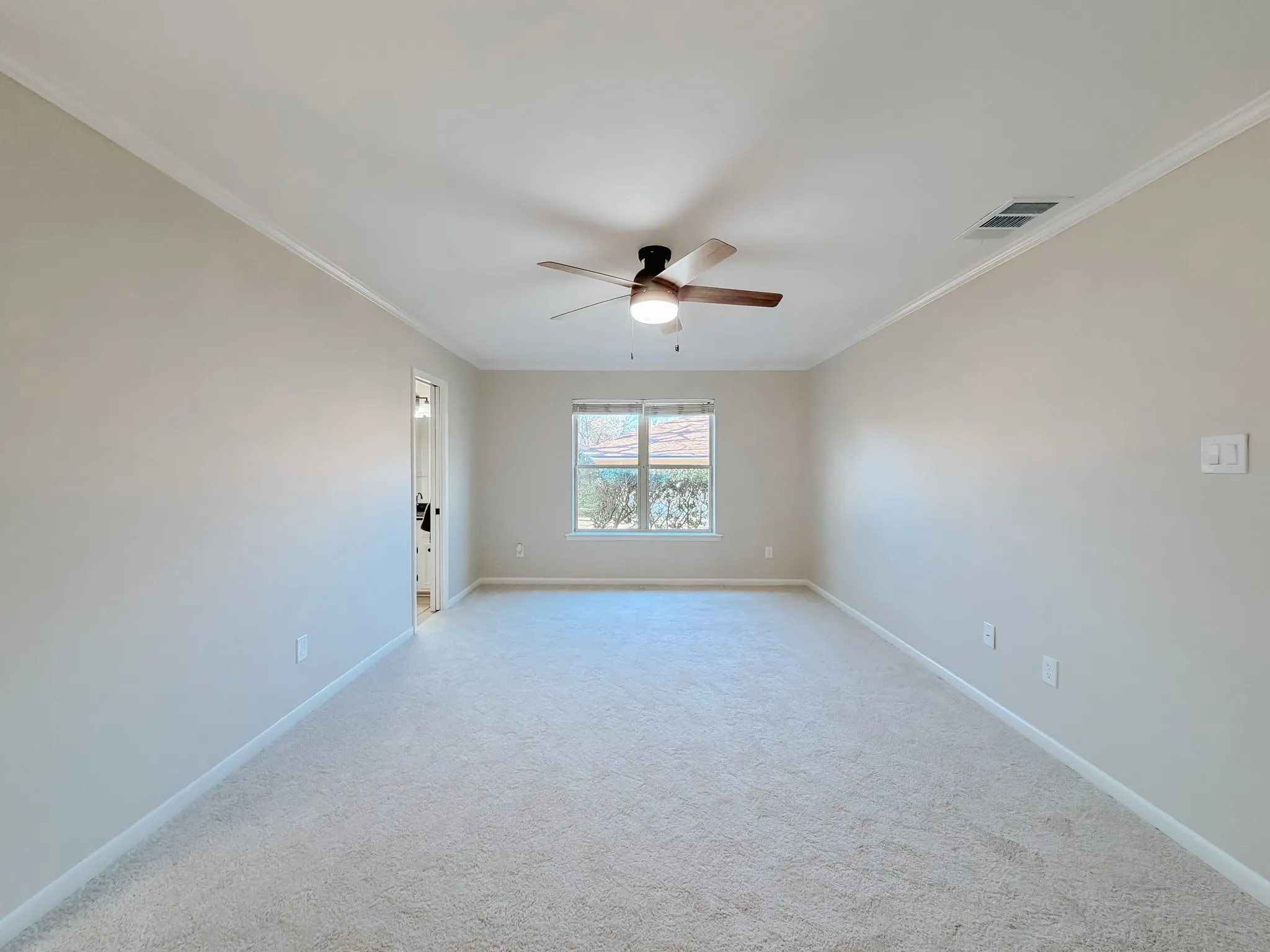 Single Family Residence For Sale in Navarro County , 2013 Glenwood Circle, Corsicana, Texas 75110, 4 Bedroom, 3 Bathroom, 2 Garage spaces, 2,877 Sqft, built in 1973, mls#21174715, Real Estate Agent in Corsicana, Homes For Sale in Navarro county, Homes For Sale in Corsicana, Realtor in Corsicana Texas, Real Estate Brokerage Independent Realty Texas, Luminita Cordes Realtor
