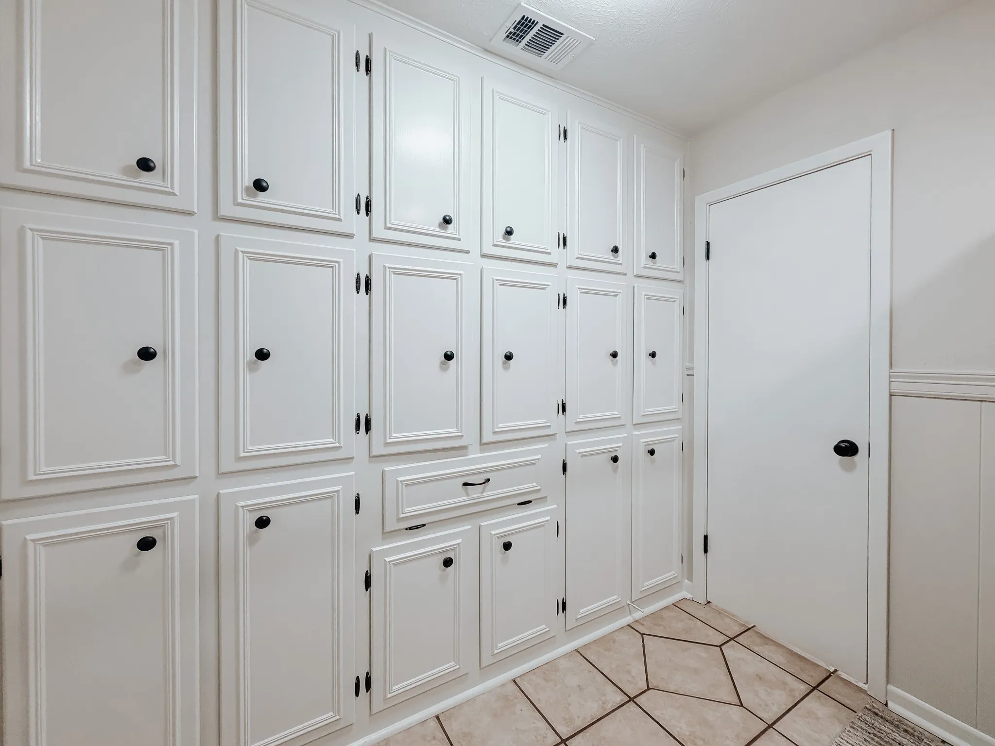 Single Family Residence For Sale in Navarro County , 2013 Glenwood Circle, Corsicana, Texas 75110, 4 Bedroom, 3 Bathroom, 2 Garage spaces, 2,877 Sqft, built in 1973, mls#21174715, Real Estate Agent in Corsicana, Homes For Sale in Navarro county, Homes For Sale in Corsicana, Realtor in Corsicana Texas, Real Estate Brokerage Independent Realty Texas, Luminita Cordes Realtor