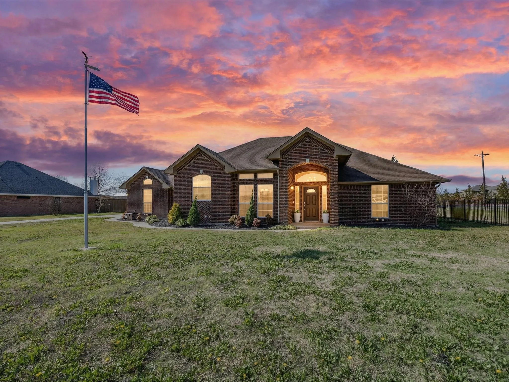Single Family Residence For Sale in Kaufman County , 10000 Fireside Lane, Forney, Texas 75126, 3 Bedroom, 2 Bathroom, 2 Garage spaces, 1,698 Sqft, built in 2003, mls#21170383, Real Estate Agent in Forney, Homes For Sale in Kaufman county, Homes For Sale in Forney, Realtor in Forney Texas, Real Estate Brokerage Independent Realty Texas, Luminita Cordes Realtor