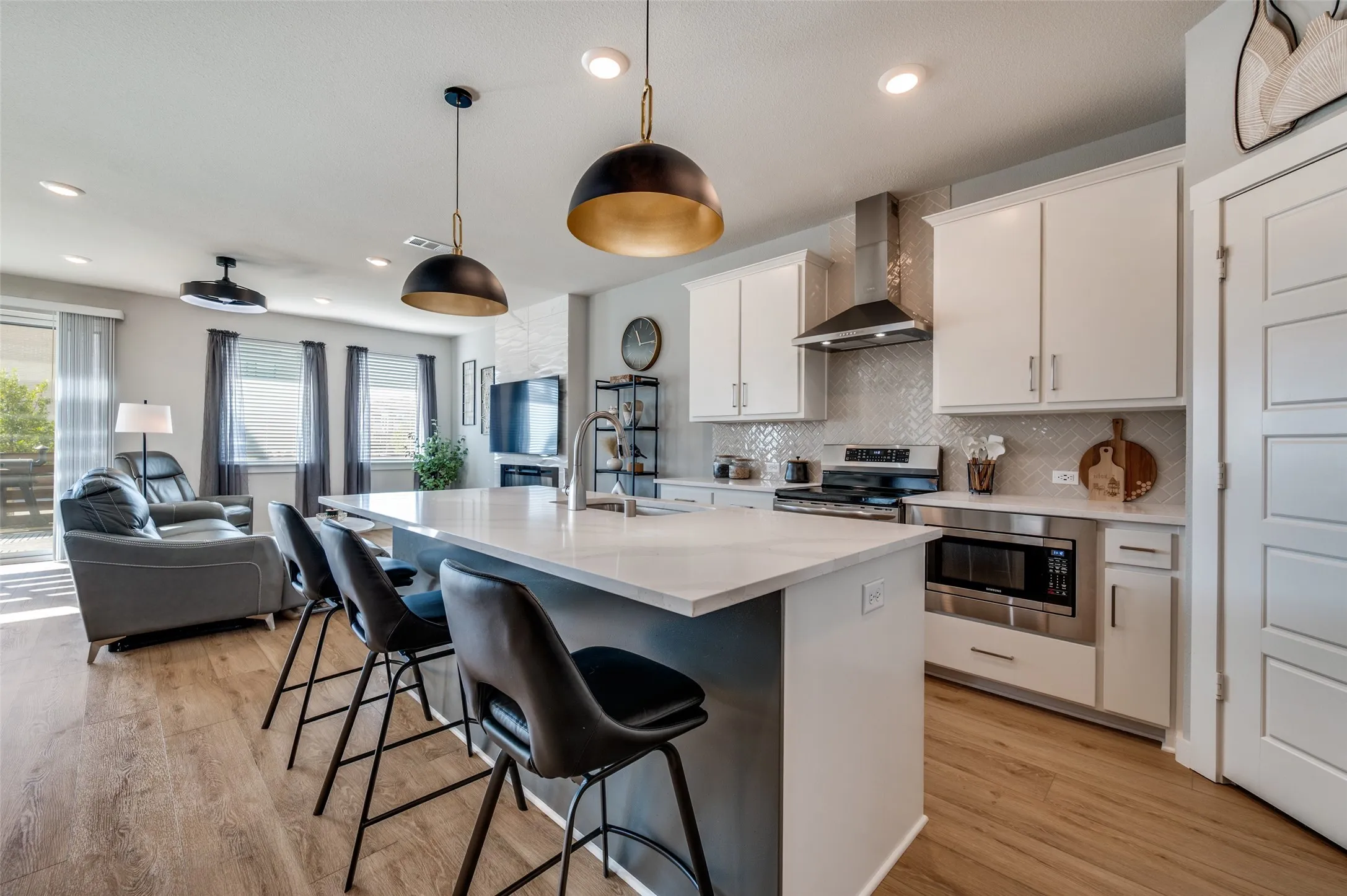 Townhouse For Sale in Denton County , 3711 Rosemont Drive, Prosper, Texas 75078, 3 Bedroom, 3 Bathroom, 2 Garage spaces, 1,815 Sqft, built in 2022, Preowned, mls#21172272, Real Estate Agent in Prosper, Homes For Sale in Denton county, Homes For Sale in Prosper, Realtor in Prosper Texas, Real Estate Brokerage Independent Realty Texas, Luminita Cordes Realtor