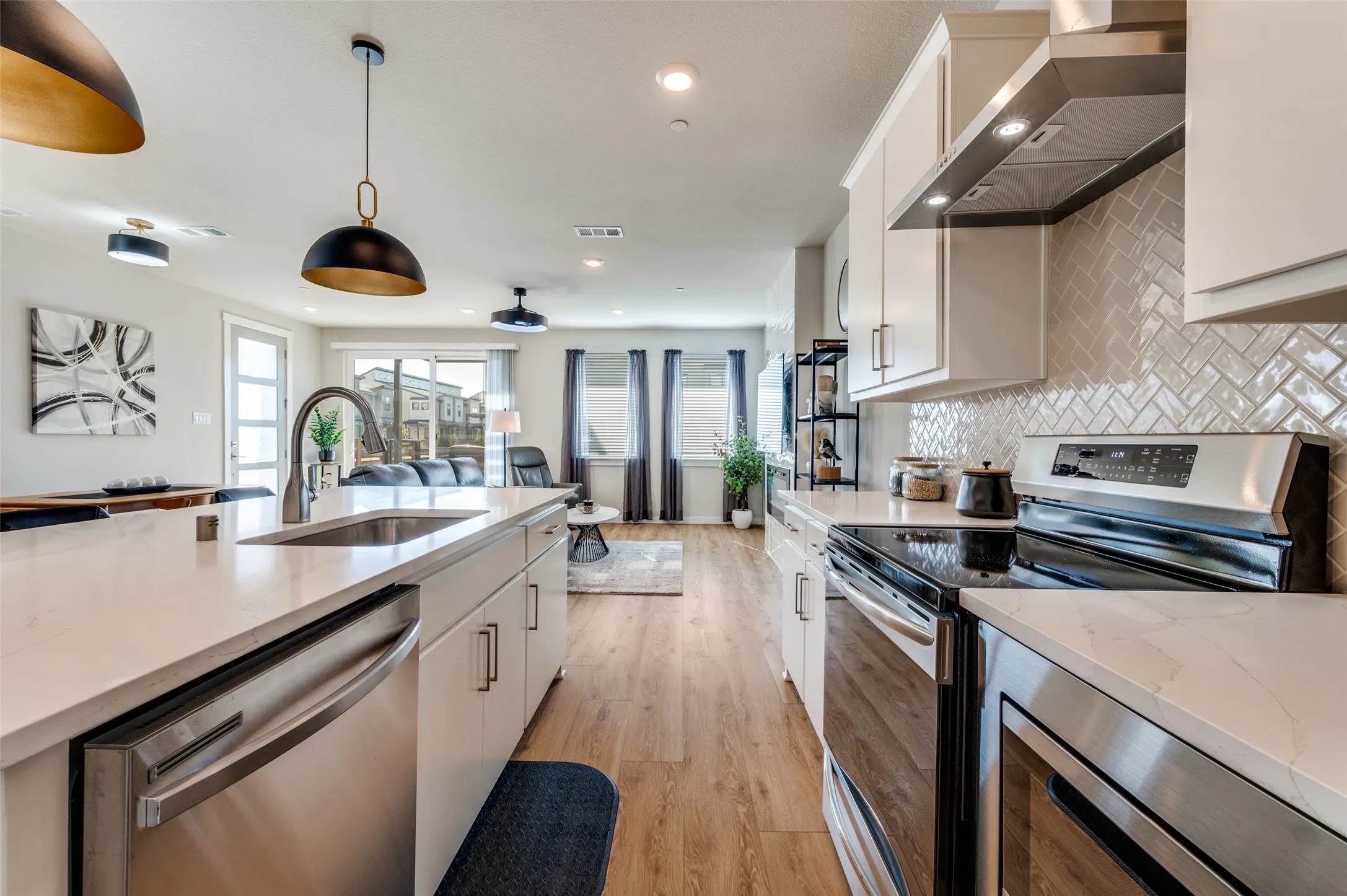 Townhouse For Sale in Denton County , 3711 Rosemont Drive, Prosper, Texas 75078, 3 Bedroom, 3 Bathroom, 2 Garage spaces, 1,815 Sqft, built in 2022, Preowned, mls#21172272, Real Estate Agent in Prosper, Homes For Sale in Denton county, Homes For Sale in Prosper, Realtor in Prosper Texas, Real Estate Brokerage Independent Realty Texas, Luminita Cordes Realtor
