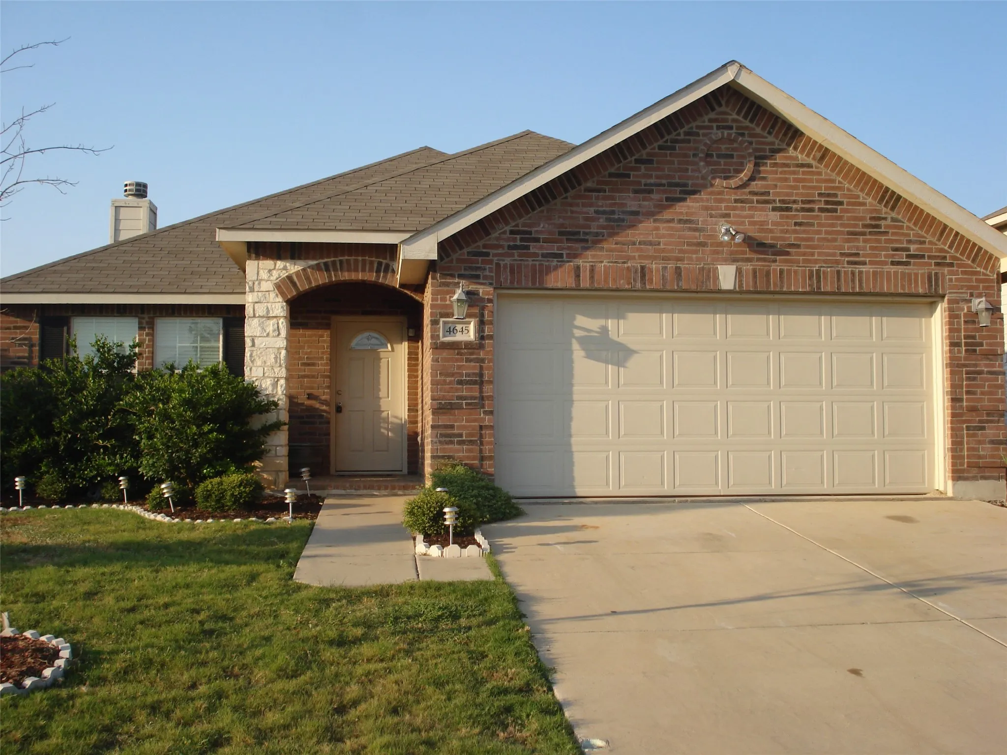 Single Family Residence For Sale in Tarrant County , 4645 Pangolin Drive, Fort Worth, Texas 76244, 3 Bedroom, 2 Bathroom, 2 Garage spaces, 1,868 Sqft, built in 2007, Preowned, mls#21175909, Real Estate Agent in Fort Worth, Homes For Sale in Tarrant county, Homes For Sale in Fort Worth, Realtor in Fort Worth Texas, Real Estate Brokerage Independent Realty Texas, Luminita Cordes Realtor
