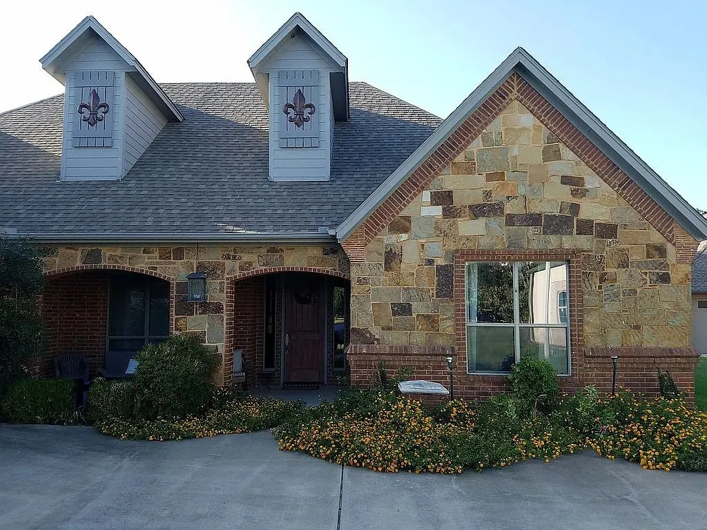 Single Family Residence For Sale in Tarrant County , 6512 Singleton Road, Fort Worth, Texas 76179, 3 Bedroom, 2 Bathroom, 3 Garage spaces, 2,582 Sqft, built in 2008, Preowned, mls#21175929, Real Estate Agent in Fort Worth, Homes For Sale in Tarrant county, Homes For Sale in Fort Worth, Realtor in Fort Worth Texas, Real Estate Brokerage Independent Realty Texas, Luminita Cordes Realtor
