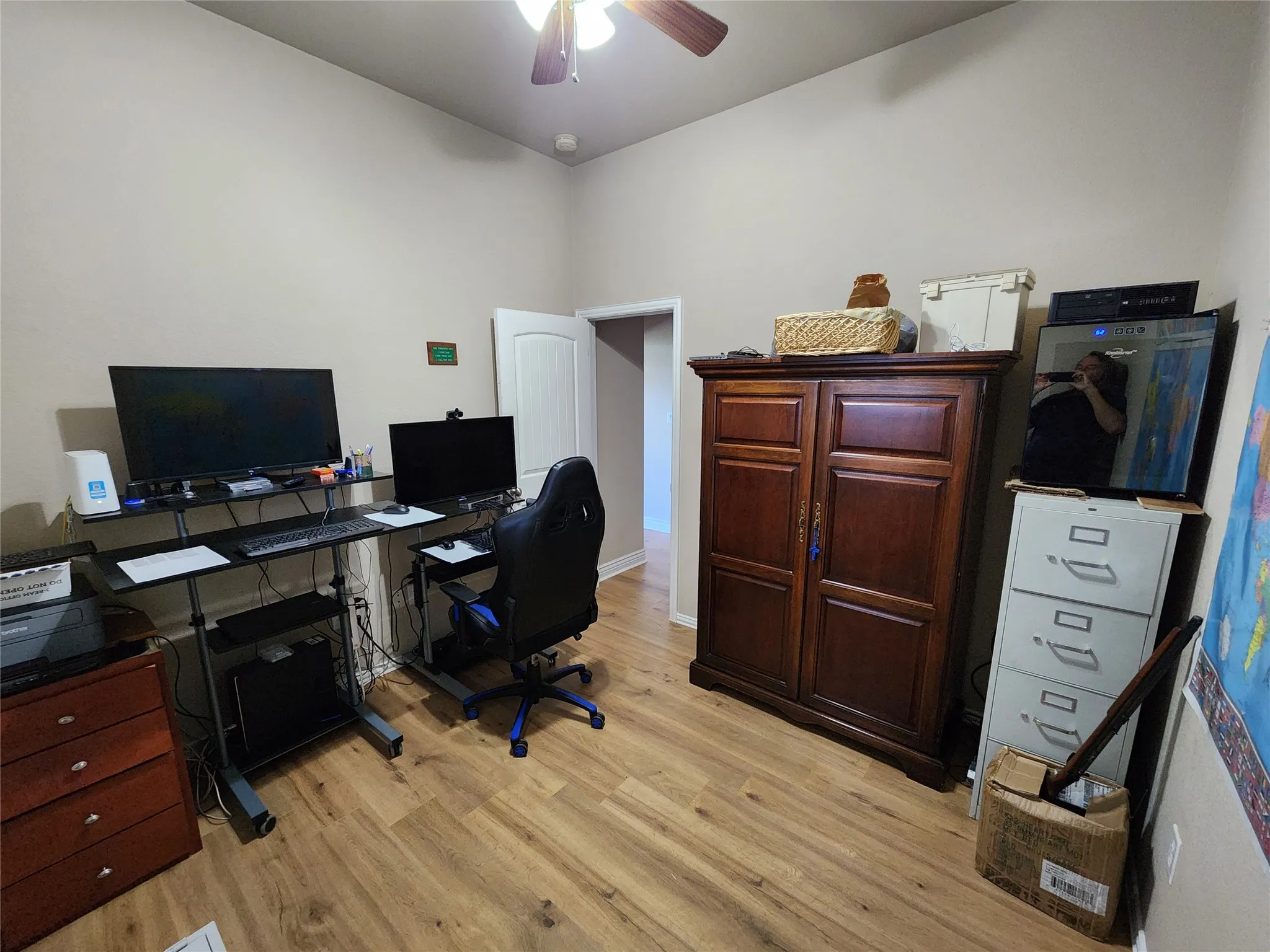 Single Family Residence For Sale in Tarrant County , 6512 Singleton Road, Fort Worth, Texas 76179, 3 Bedroom, 2 Bathroom, 3 Garage spaces, 2,582 Sqft, built in 2008, Preowned, mls#21175929, Real Estate Agent in Fort Worth, Homes For Sale in Tarrant county, Homes For Sale in Fort Worth, Realtor in Fort Worth Texas, Real Estate Brokerage Independent Realty Texas, Luminita Cordes Realtor