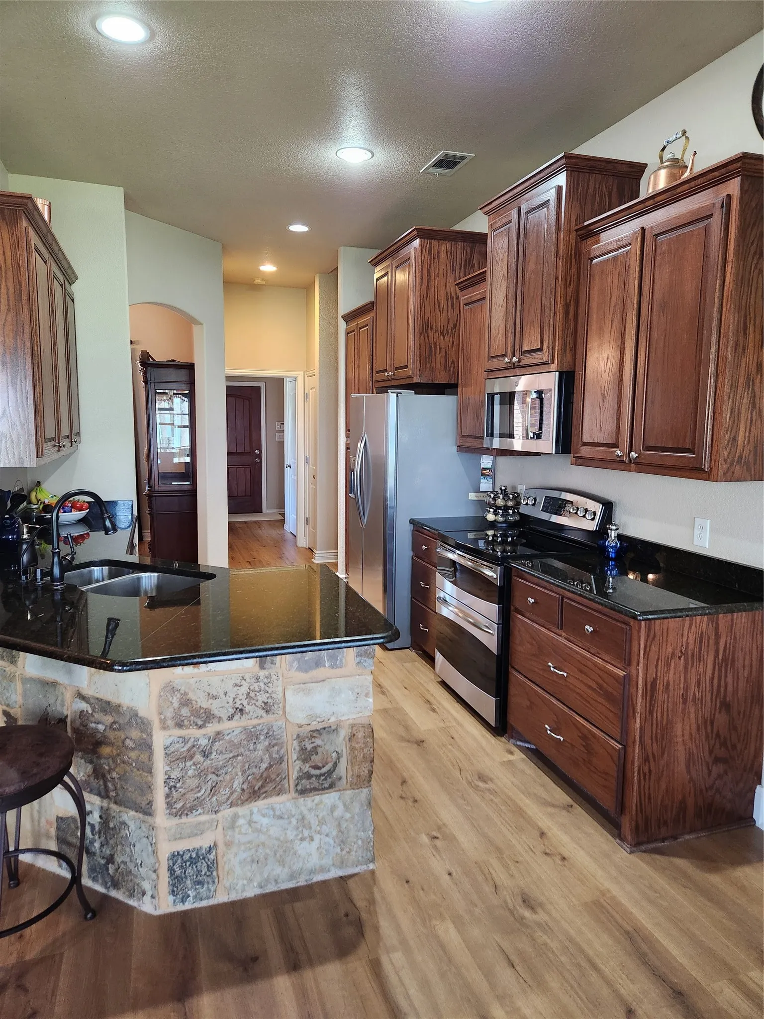 Single Family Residence For Sale in Tarrant County , 6512 Singleton Road, Fort Worth, Texas 76179, 3 Bedroom, 2 Bathroom, 3 Garage spaces, 2,582 Sqft, built in 2008, Preowned, mls#21175929, Real Estate Agent in Fort Worth, Homes For Sale in Tarrant county, Homes For Sale in Fort Worth, Realtor in Fort Worth Texas, Real Estate Brokerage Independent Realty Texas, Luminita Cordes Realtor