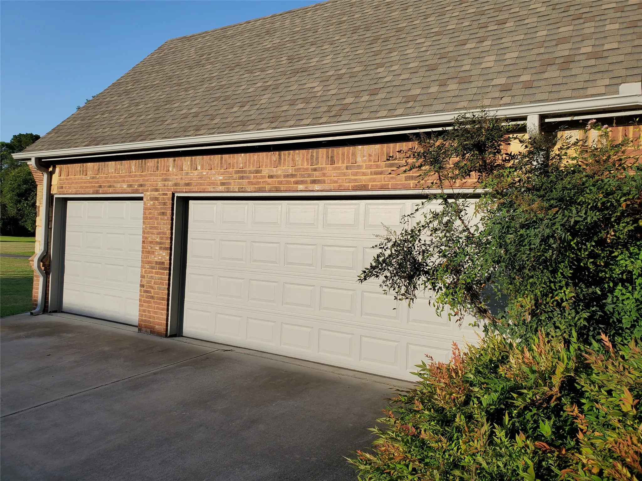 Single Family Residence For Sale in Tarrant County , 6512 Singleton Road, Fort Worth, Texas 76179, 3 Bedroom, 2 Bathroom, 3 Garage spaces, 2,582 Sqft, built in 2008, Preowned, mls#21175929, Real Estate Agent in Fort Worth, Homes For Sale in Tarrant county, Homes For Sale in Fort Worth, Realtor in Fort Worth Texas, Real Estate Brokerage Independent Realty Texas, Luminita Cordes Realtor