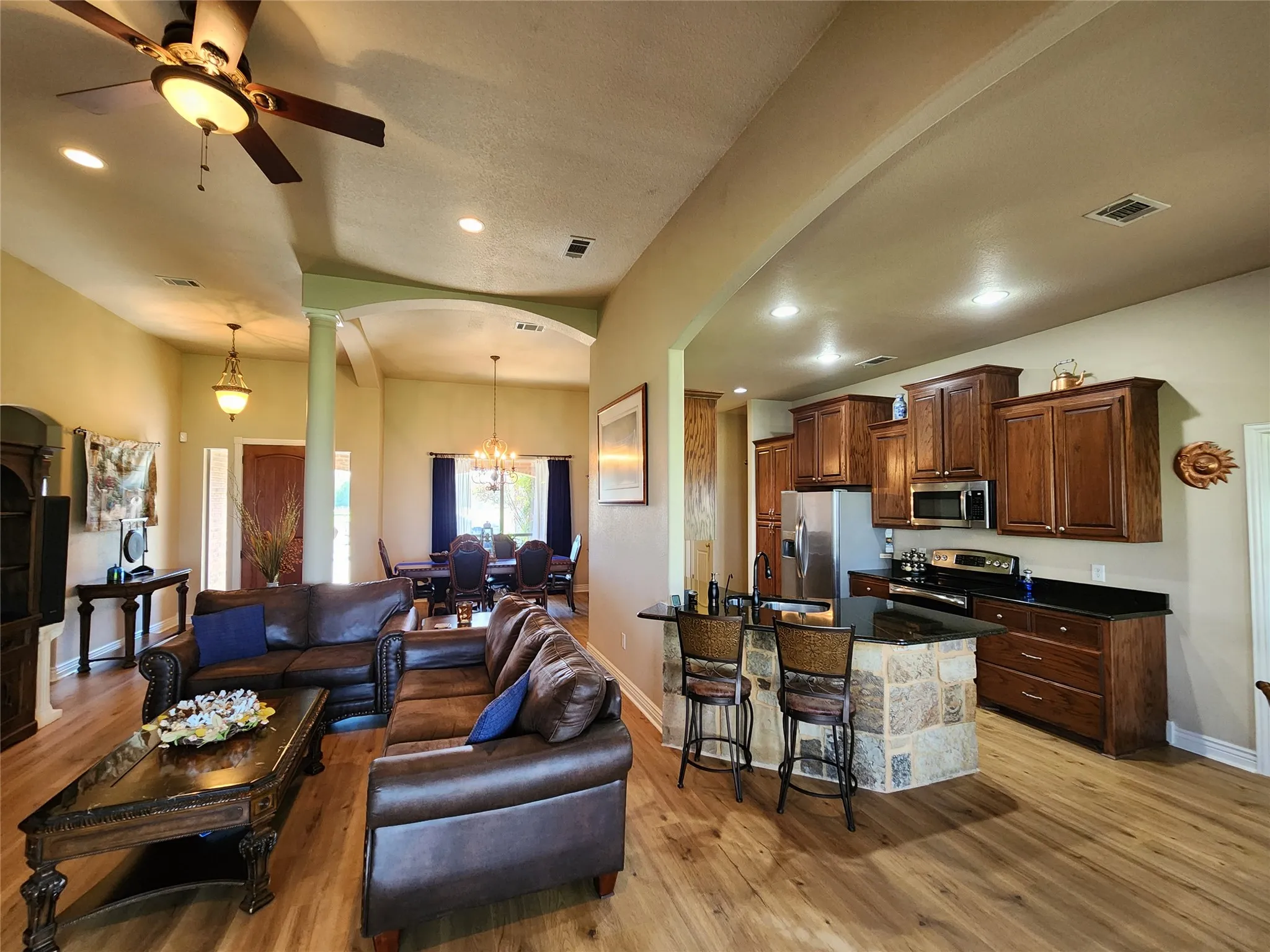 Single Family Residence For Sale in Tarrant County , 6512 Singleton Road, Fort Worth, Texas 76179, 3 Bedroom, 2 Bathroom, 3 Garage spaces, 2,582 Sqft, built in 2008, Preowned, mls#21175929, Real Estate Agent in Fort Worth, Homes For Sale in Tarrant county, Homes For Sale in Fort Worth, Realtor in Fort Worth Texas, Real Estate Brokerage Independent Realty Texas, Luminita Cordes Realtor