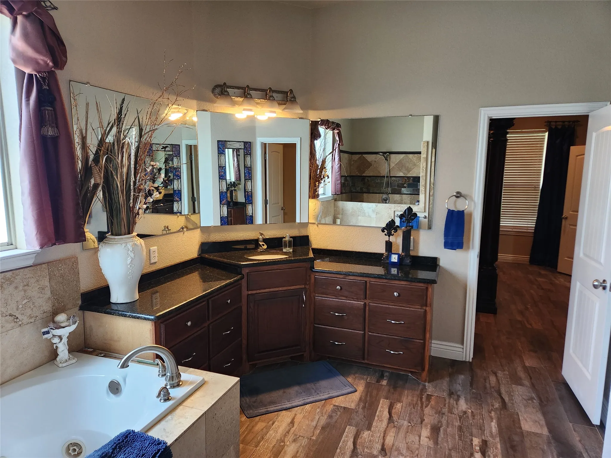 Single Family Residence For Sale in Tarrant County , 6512 Singleton Road, Fort Worth, Texas 76179, 3 Bedroom, 2 Bathroom, 3 Garage spaces, 2,582 Sqft, built in 2008, Preowned, mls#21175929, Real Estate Agent in Fort Worth, Homes For Sale in Tarrant county, Homes For Sale in Fort Worth, Realtor in Fort Worth Texas, Real Estate Brokerage Independent Realty Texas, Luminita Cordes Realtor