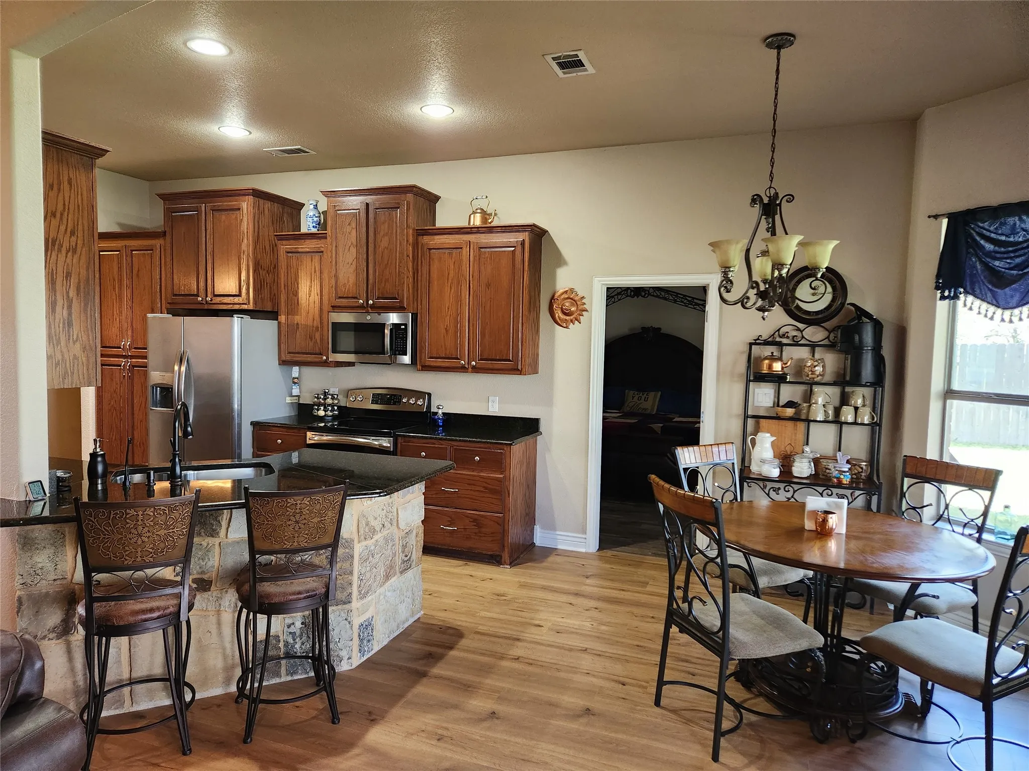 Single Family Residence For Sale in Tarrant County , 6512 Singleton Road, Fort Worth, Texas 76179, 3 Bedroom, 2 Bathroom, 3 Garage spaces, 2,582 Sqft, built in 2008, Preowned, mls#21175929, Real Estate Agent in Fort Worth, Homes For Sale in Tarrant county, Homes For Sale in Fort Worth, Realtor in Fort Worth Texas, Real Estate Brokerage Independent Realty Texas, Luminita Cordes Realtor