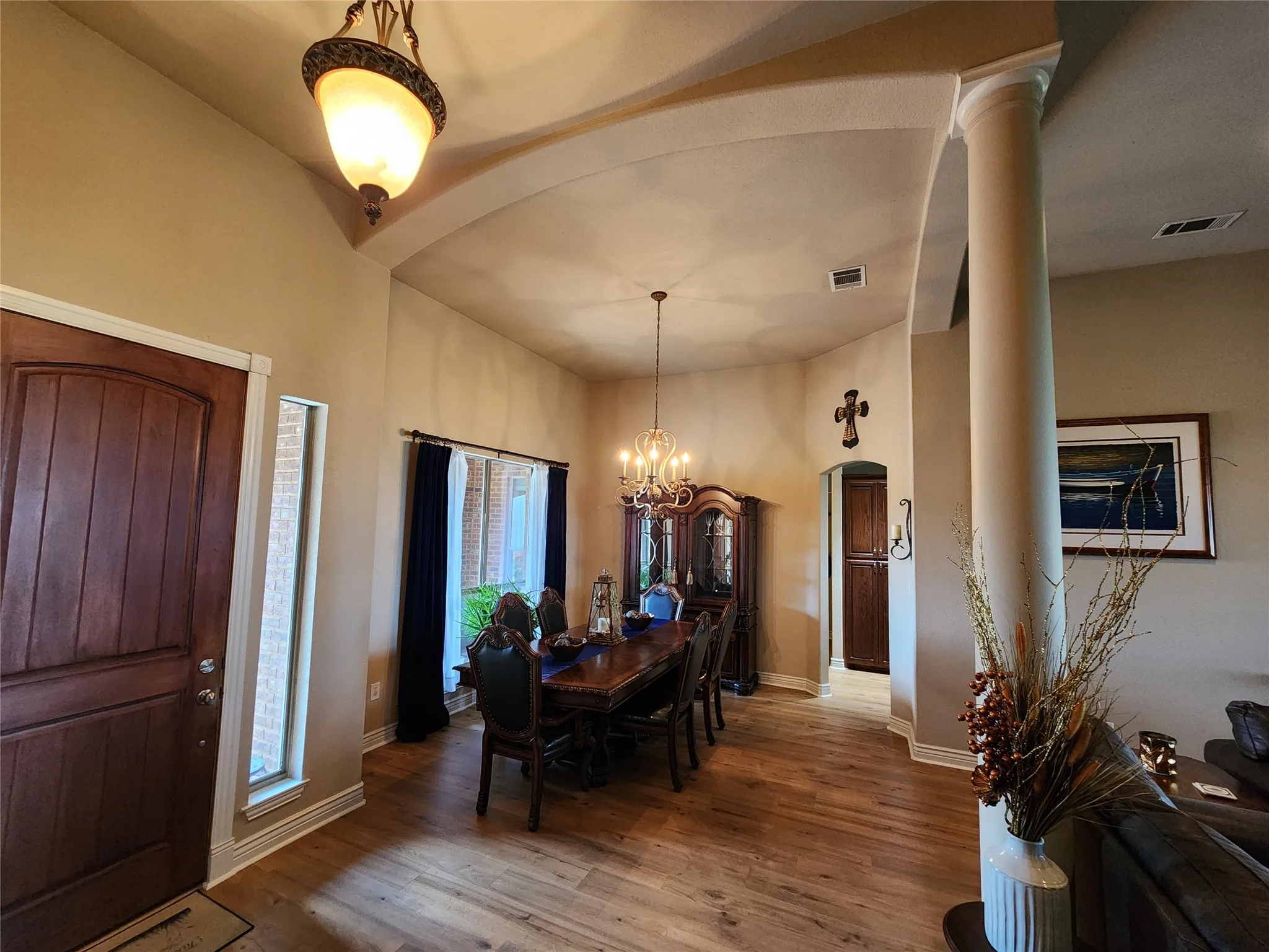 Single Family Residence For Sale in Tarrant County , 6512 Singleton Road, Fort Worth, Texas 76179, 3 Bedroom, 2 Bathroom, 3 Garage spaces, 2,582 Sqft, built in 2008, Preowned, mls#21175929, Real Estate Agent in Fort Worth, Homes For Sale in Tarrant county, Homes For Sale in Fort Worth, Realtor in Fort Worth Texas, Real Estate Brokerage Independent Realty Texas, Luminita Cordes Realtor
