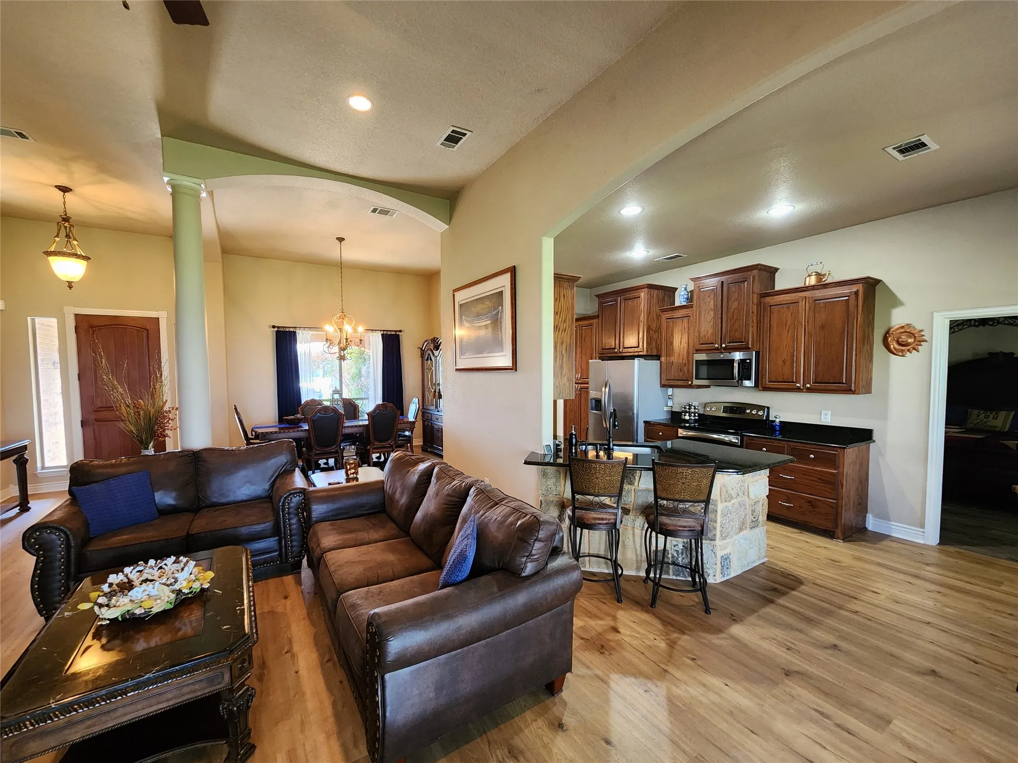 Single Family Residence For Sale in Tarrant County , 6512 Singleton Road, Fort Worth, Texas 76179, 3 Bedroom, 2 Bathroom, 3 Garage spaces, 2,582 Sqft, built in 2008, Preowned, mls#21175929, Real Estate Agent in Fort Worth, Homes For Sale in Tarrant county, Homes For Sale in Fort Worth, Realtor in Fort Worth Texas, Real Estate Brokerage Independent Realty Texas, Luminita Cordes Realtor