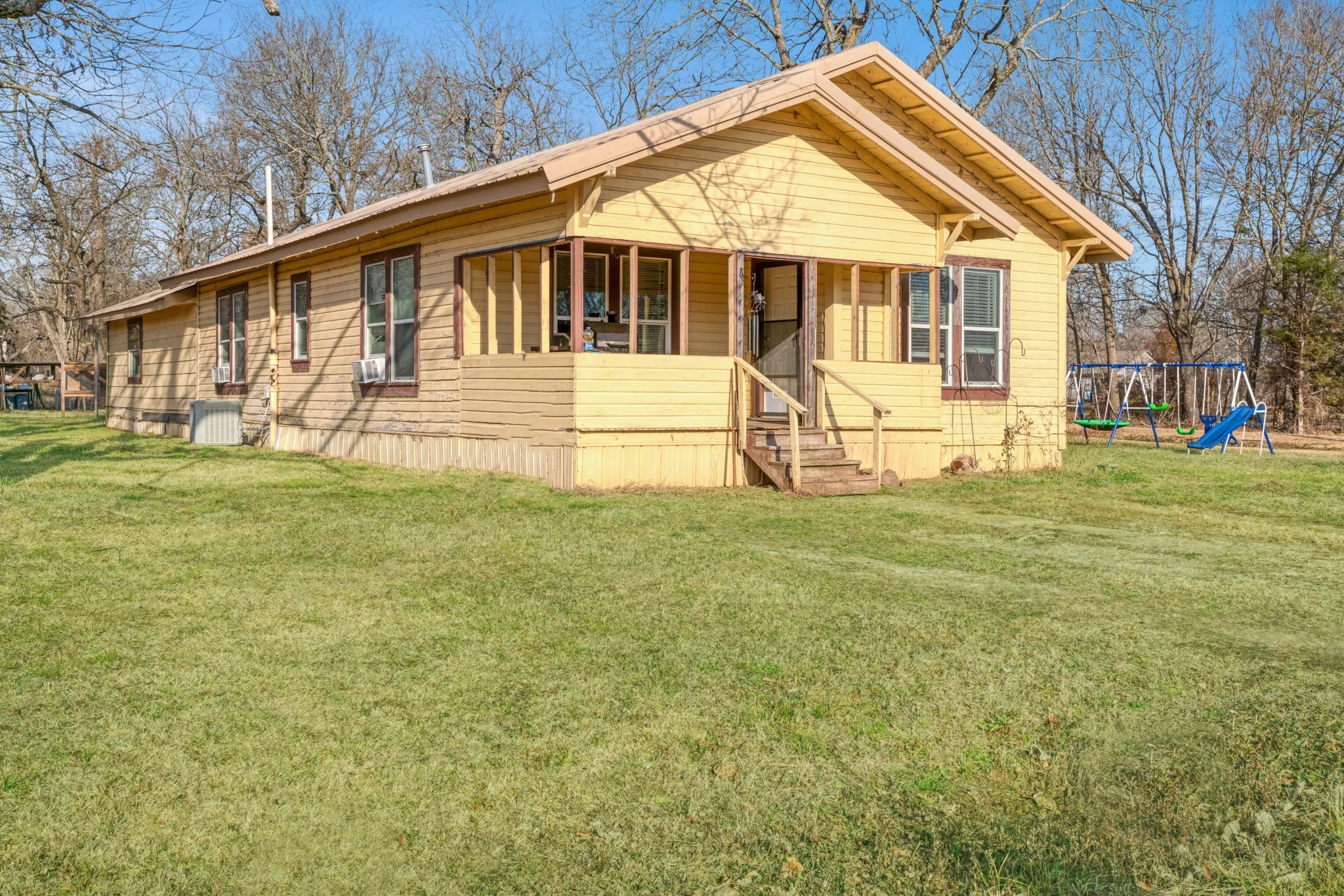 Single Family Residence For Sale in Red River (TX) County , 5366 Farm Road 2573, Clarksville, Texas 75426, 3 Bedroom, 2 Bathroom, Garage spaces, 2,230 Sqft, built in 1930, mls#21175486, Real Estate Agent in Clarksville, Homes For Sale in Red River (TX) county, Homes For Sale in Clarksville, Realtor in Clarksville Texas, Real Estate Brokerage Independent Realty Texas, Luminita Cordes Realtor