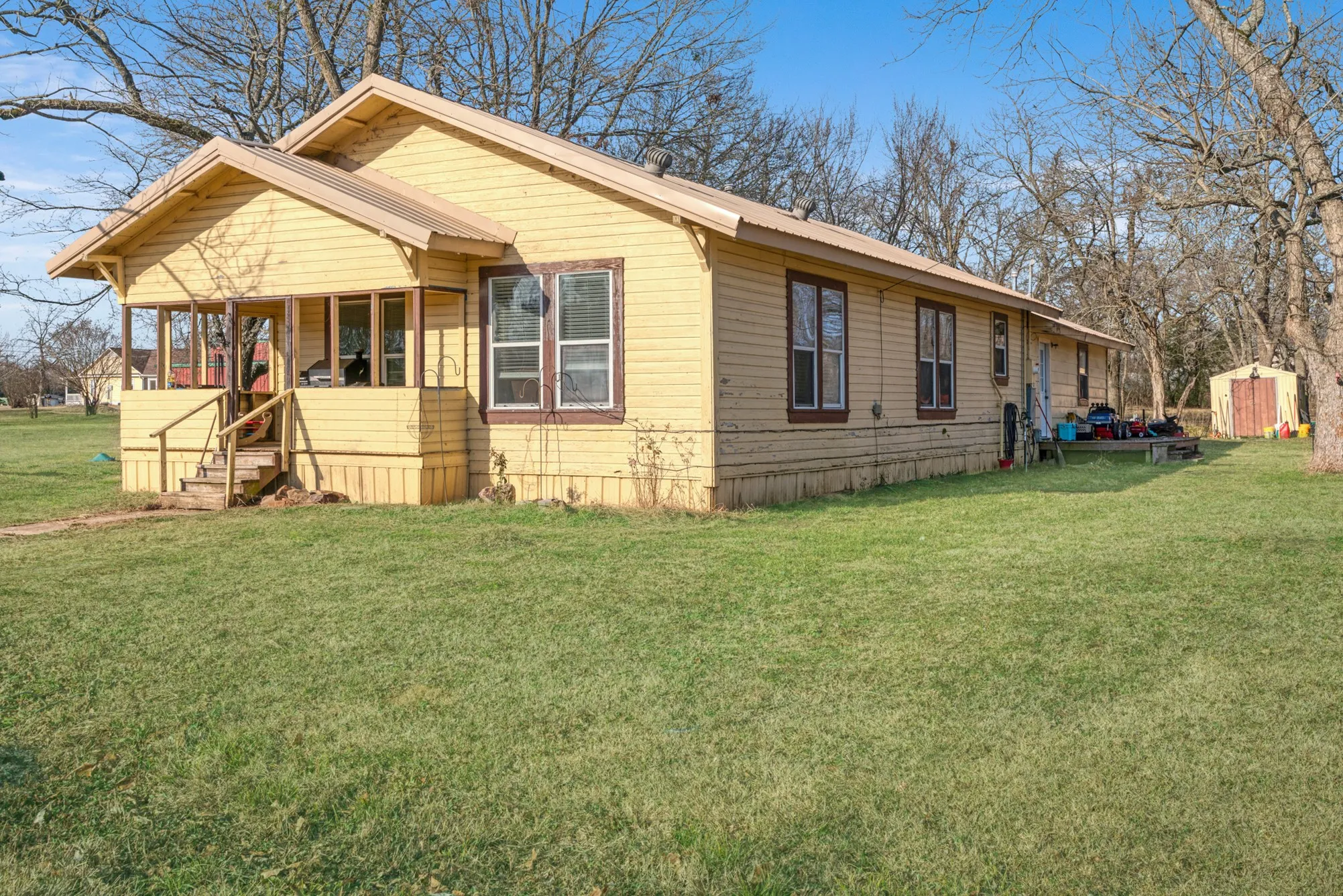 Single Family Residence For Sale in Red River (TX) County , 5366 Farm Road 2573, Clarksville, Texas 75426, 3 Bedroom, 2 Bathroom, Garage spaces, 2,230 Sqft, built in 1930, mls#21175486, Real Estate Agent in Clarksville, Homes For Sale in Red River (TX) county, Homes For Sale in Clarksville, Realtor in Clarksville Texas, Real Estate Brokerage Independent Realty Texas, Luminita Cordes Realtor