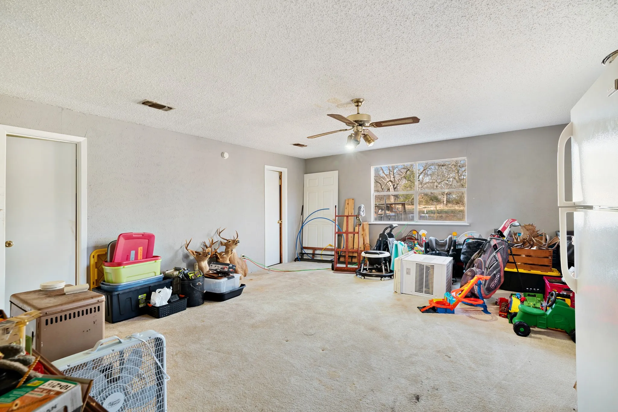 Single Family Residence For Sale in Red River (TX) County , 5366 Farm Road 2573, Clarksville, Texas 75426, 3 Bedroom, 2 Bathroom, Garage spaces, 2,230 Sqft, built in 1930, mls#21175486, Real Estate Agent in Clarksville, Homes For Sale in Red River (TX) county, Homes For Sale in Clarksville, Realtor in Clarksville Texas, Real Estate Brokerage Independent Realty Texas, Luminita Cordes Realtor