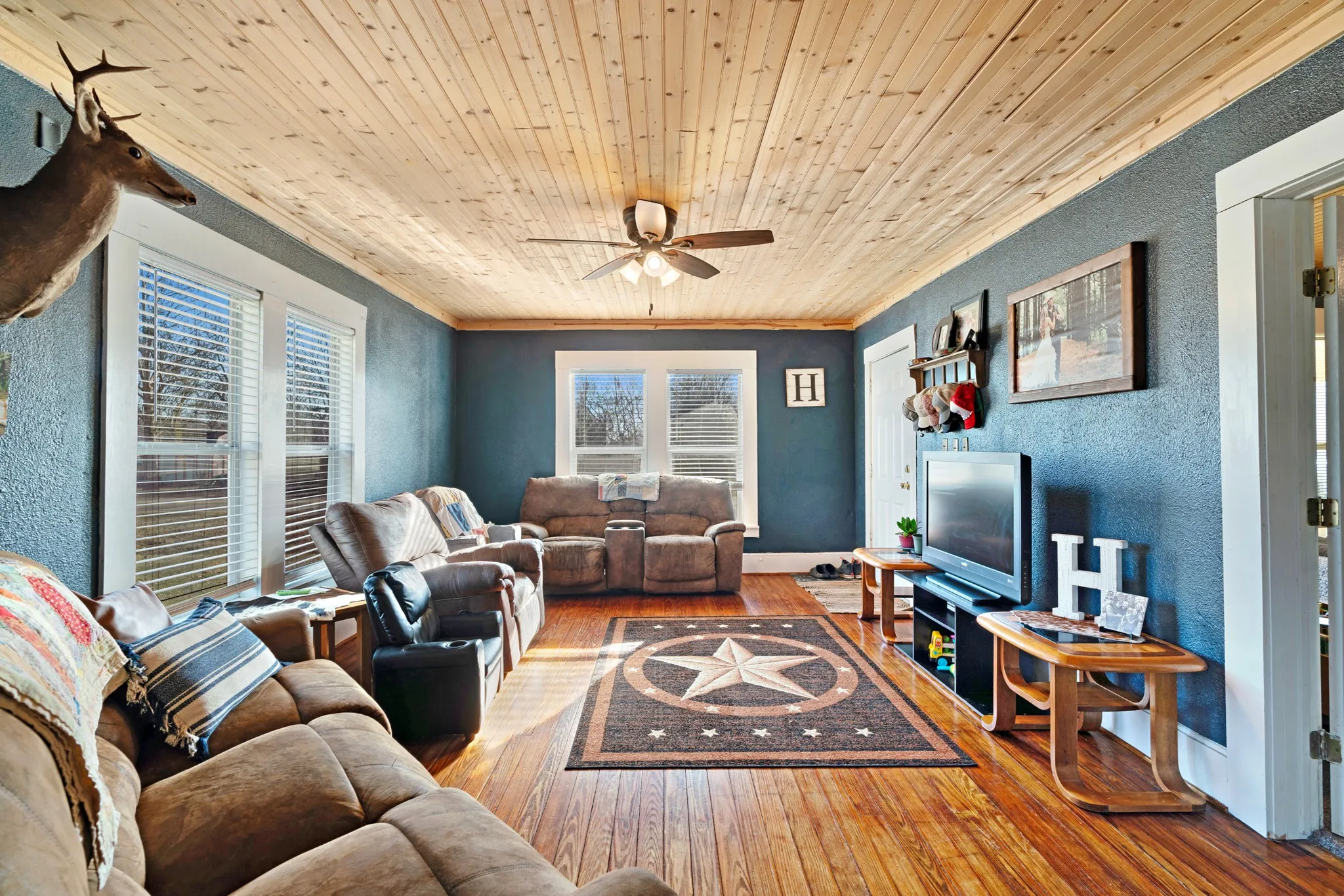 Single Family Residence For Sale in Red River (TX) County , 5366 Farm Road 2573, Clarksville, Texas 75426, 3 Bedroom, 2 Bathroom, Garage spaces, 2,230 Sqft, built in 1930, mls#21175486, Real Estate Agent in Clarksville, Homes For Sale in Red River (TX) county, Homes For Sale in Clarksville, Realtor in Clarksville Texas, Real Estate Brokerage Independent Realty Texas, Luminita Cordes Realtor