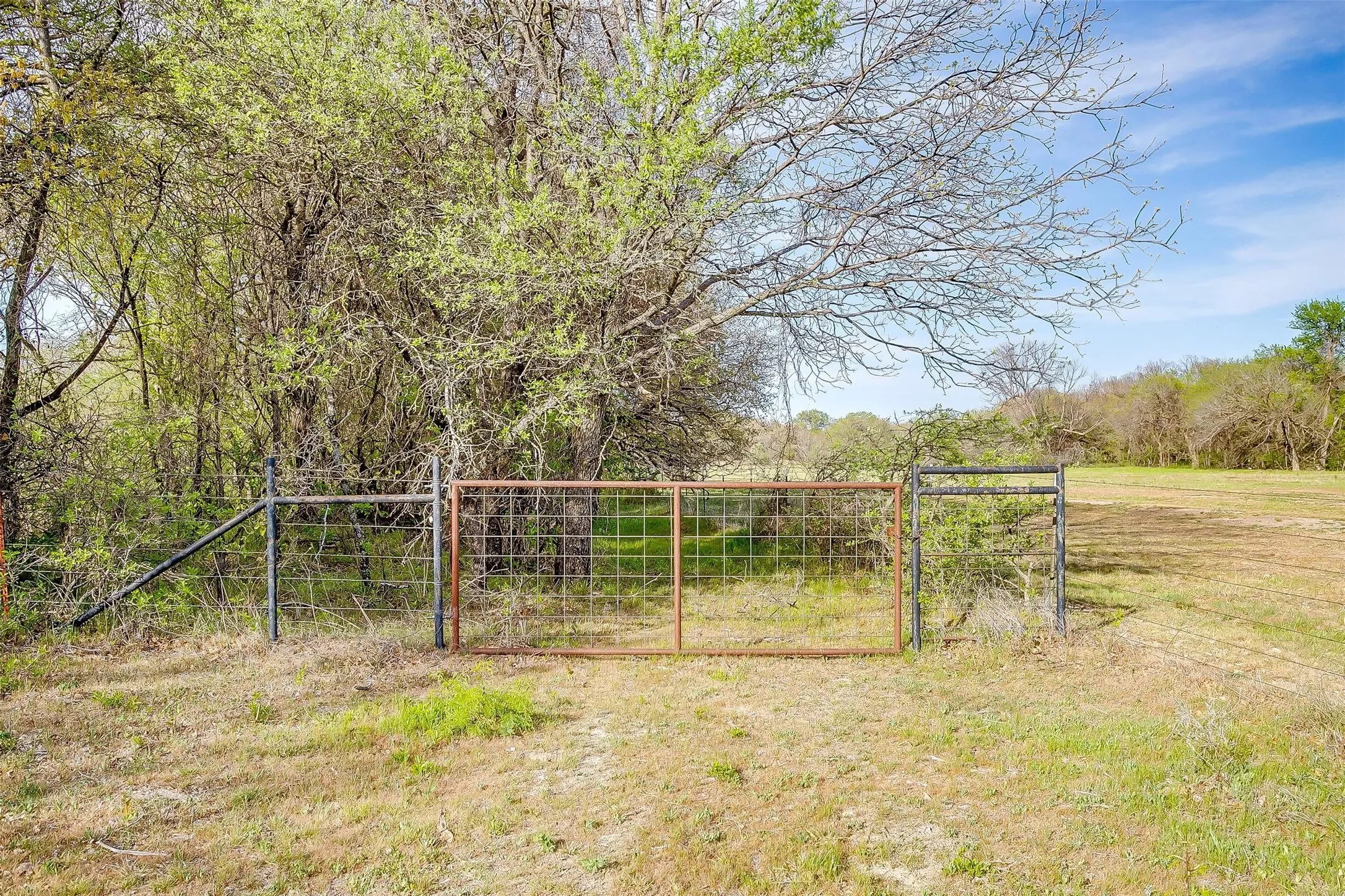 Farm For Sale in Wise County , 599 Private Road 3630, Springtown, Texas 76020, 3 Bedroom, 2 Bathroom, 2 Garage spaces, 2,304 Sqft, built in 2024, Preowned, mls#21139667, Real Estate Agent in Springtown, Homes For Sale in Wise county, Homes For Sale in Springtown, Realtor in Springtown Texas, Real Estate Brokerage Independent Realty Texas, Luminita Cordes Realtor