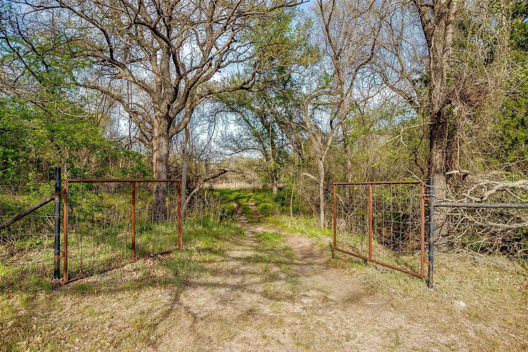 Farm For Sale in Wise County , 599 Private Road 3630, Springtown, Texas 76020, 3 Bedroom, 2 Bathroom, 2 Garage spaces, 2,304 Sqft, built in 2024, Preowned, mls#21139667, Real Estate Agent in Springtown, Homes For Sale in Wise county, Homes For Sale in Springtown, Realtor in Springtown Texas, Real Estate Brokerage Independent Realty Texas, Luminita Cordes Realtor
