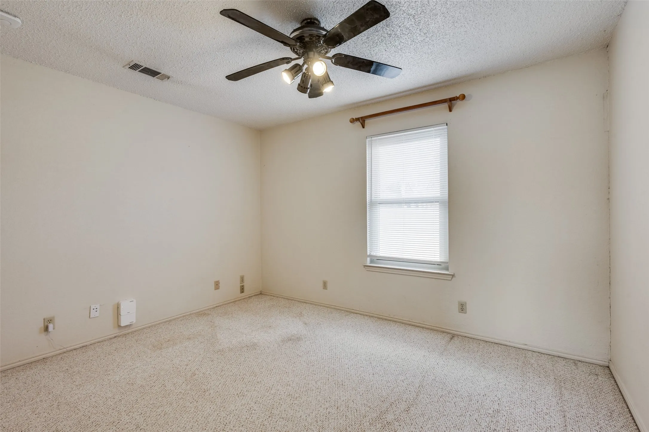Single Family Residence For Sale in Collin County , 105 Settlers Bend, Lowry Crossing, Texas 75069, 3 Bedroom, 2 Bathroom, Garage spaces, 2,120 Sqft, built in 1984, mls#21173132, Real Estate Agent in Lowry Crossing, Homes For Sale in Collin county, Homes For Sale in Lowry Crossing, Realtor in Lowry Crossing Texas, Real Estate Brokerage Independent Realty Texas, Luminita Cordes Realtor
