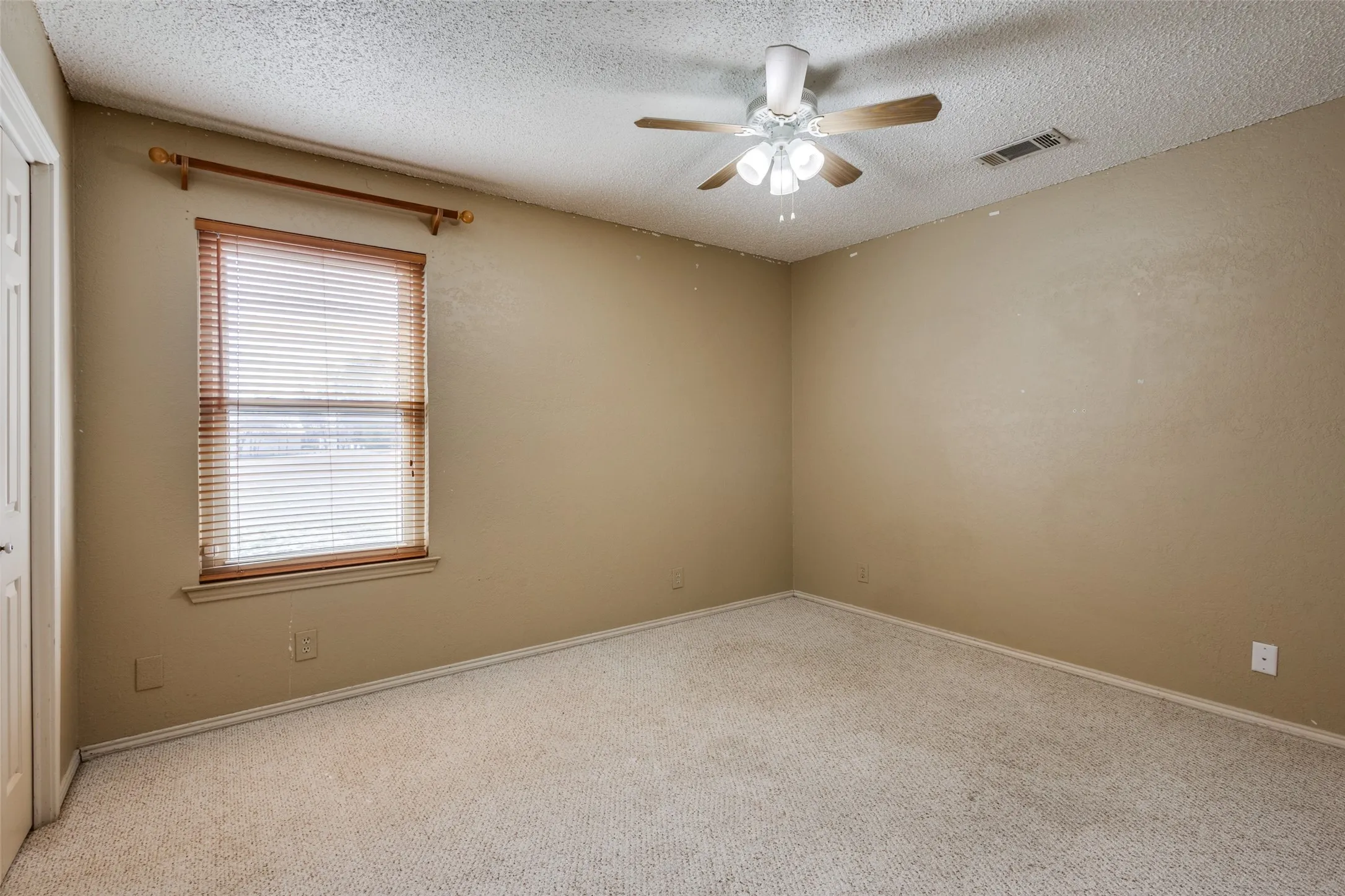 Single Family Residence For Sale in Collin County , 105 Settlers Bend, Lowry Crossing, Texas 75069, 3 Bedroom, 2 Bathroom, Garage spaces, 2,120 Sqft, built in 1984, mls#21173132, Real Estate Agent in Lowry Crossing, Homes For Sale in Collin county, Homes For Sale in Lowry Crossing, Realtor in Lowry Crossing Texas, Real Estate Brokerage Independent Realty Texas, Luminita Cordes Realtor