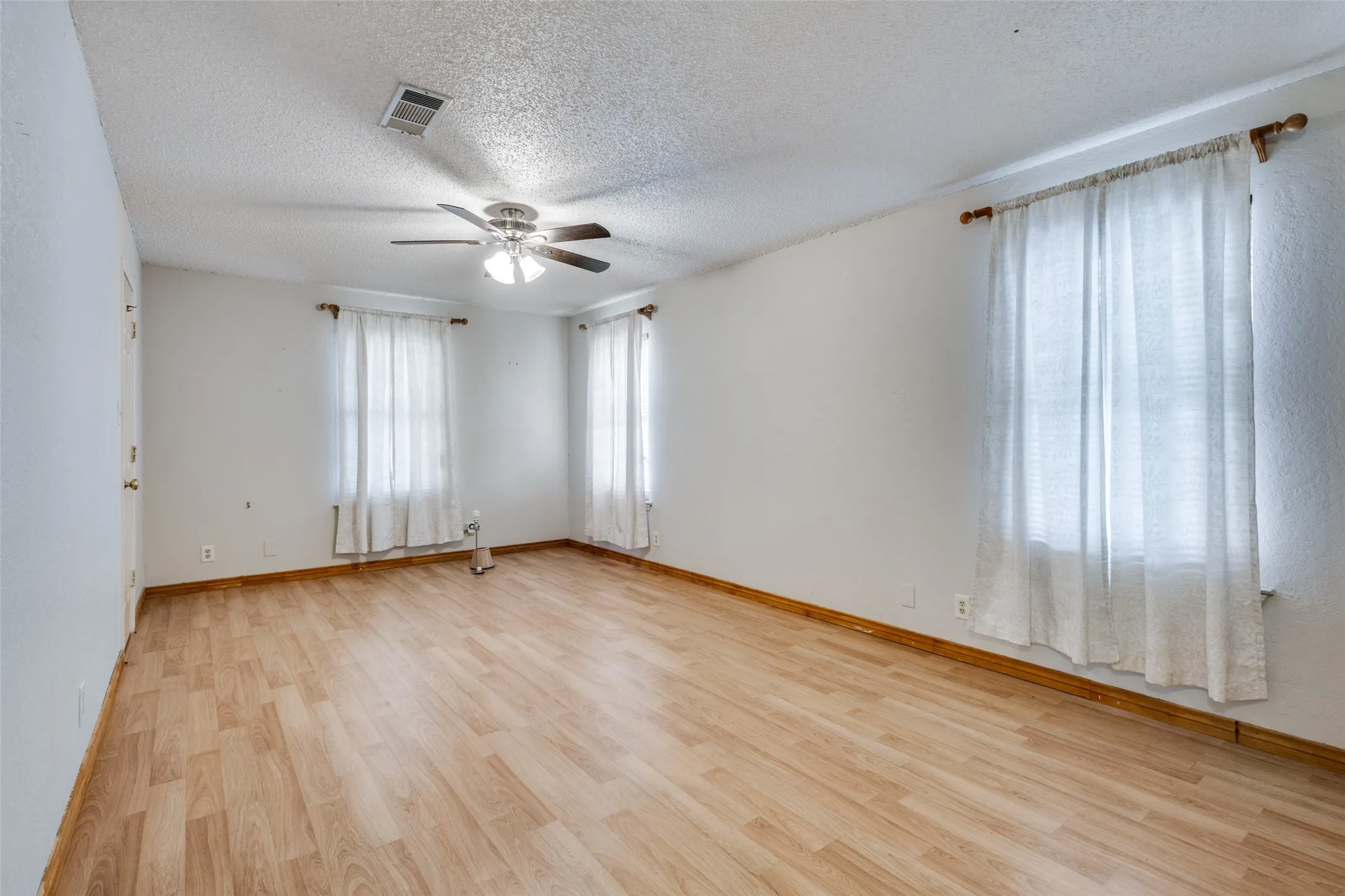 Single Family Residence For Sale in Collin County , 105 Settlers Bend, Lowry Crossing, Texas 75069, 3 Bedroom, 2 Bathroom, Garage spaces, 2,120 Sqft, built in 1984, mls#21173132, Real Estate Agent in Lowry Crossing, Homes For Sale in Collin county, Homes For Sale in Lowry Crossing, Realtor in Lowry Crossing Texas, Real Estate Brokerage Independent Realty Texas, Luminita Cordes Realtor
