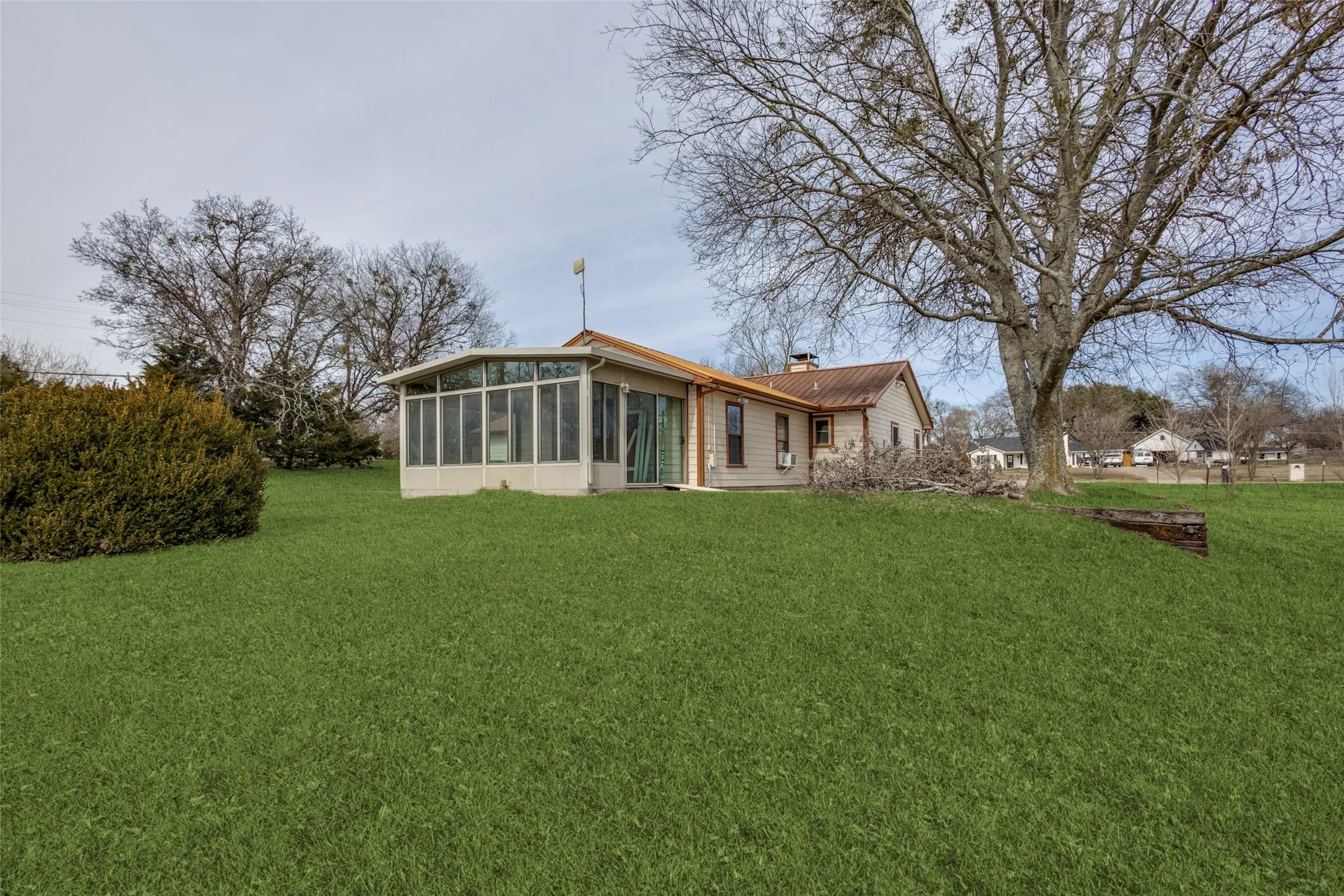 Single Family Residence For Sale in Collin County , 105 Settlers Bend, Lowry Crossing, Texas 75069, 3 Bedroom, 2 Bathroom, Garage spaces, 2,120 Sqft, built in 1984, mls#21173132, Real Estate Agent in Lowry Crossing, Homes For Sale in Collin county, Homes For Sale in Lowry Crossing, Realtor in Lowry Crossing Texas, Real Estate Brokerage Independent Realty Texas, Luminita Cordes Realtor
