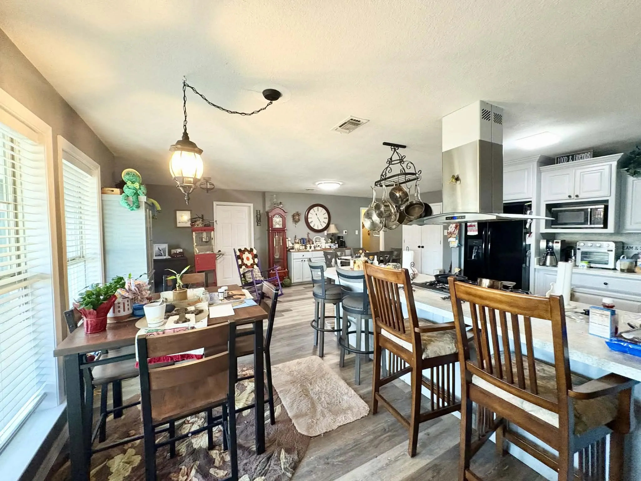 Single Family Residence For Sale in Fannin County , 636 County Road 1535, Bonham, Texas 75418, 3 Bedroom, 3 Bathroom, 1 Garage spaces, 2,988 Sqft, built in 1980, mls#21174686, Real Estate Agent in Bonham, Homes For Sale in Fannin county, Homes For Sale in Bonham, Realtor in Bonham Texas, Real Estate Brokerage Independent Realty Texas, Luminita Cordes Realtor