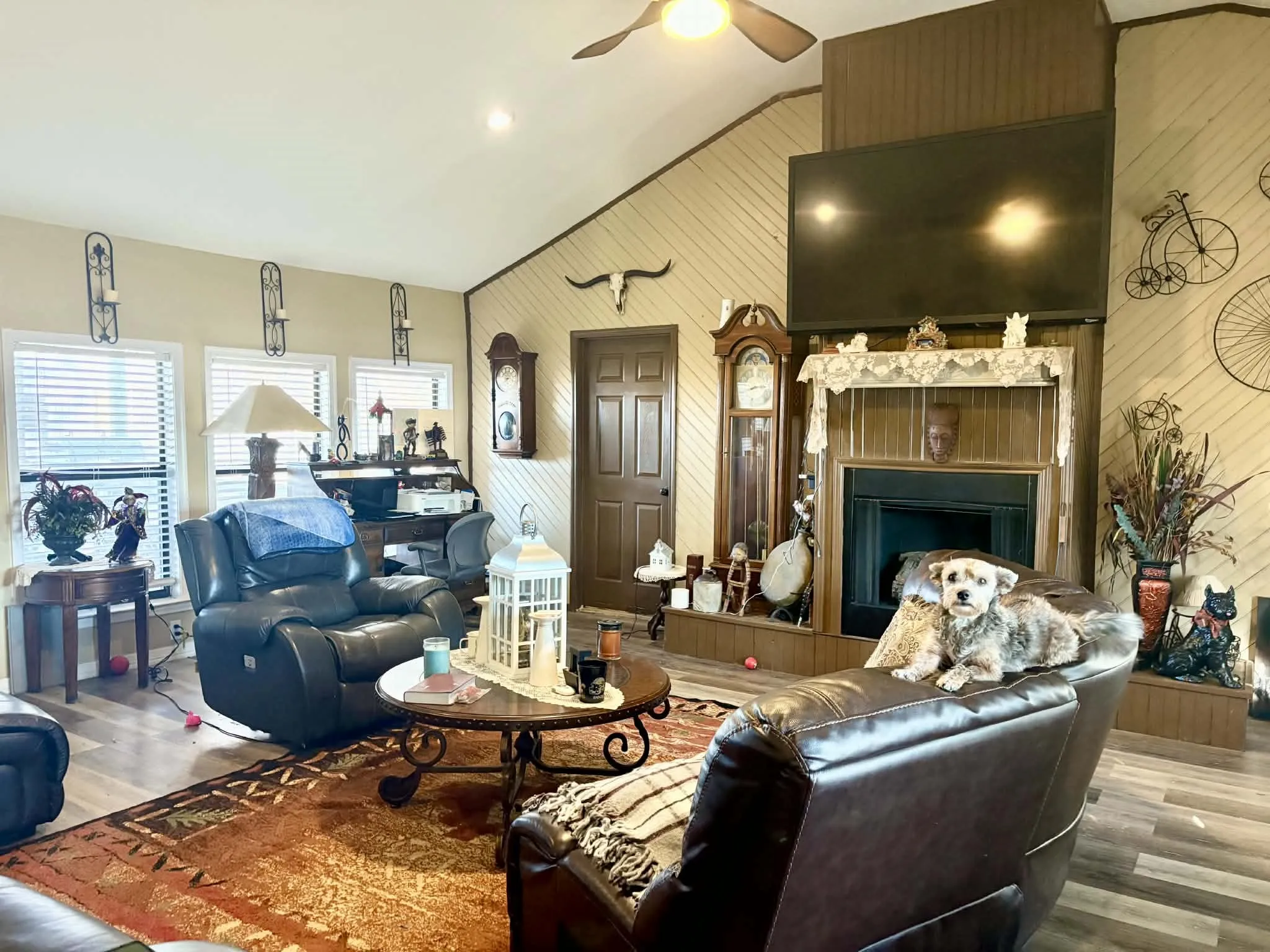 Single Family Residence For Sale in Fannin County , 636 County Road 1535, Bonham, Texas 75418, 3 Bedroom, 3 Bathroom, 1 Garage spaces, 2,988 Sqft, built in 1980, mls#21174686, Real Estate Agent in Bonham, Homes For Sale in Fannin county, Homes For Sale in Bonham, Realtor in Bonham Texas, Real Estate Brokerage Independent Realty Texas, Luminita Cordes Realtor