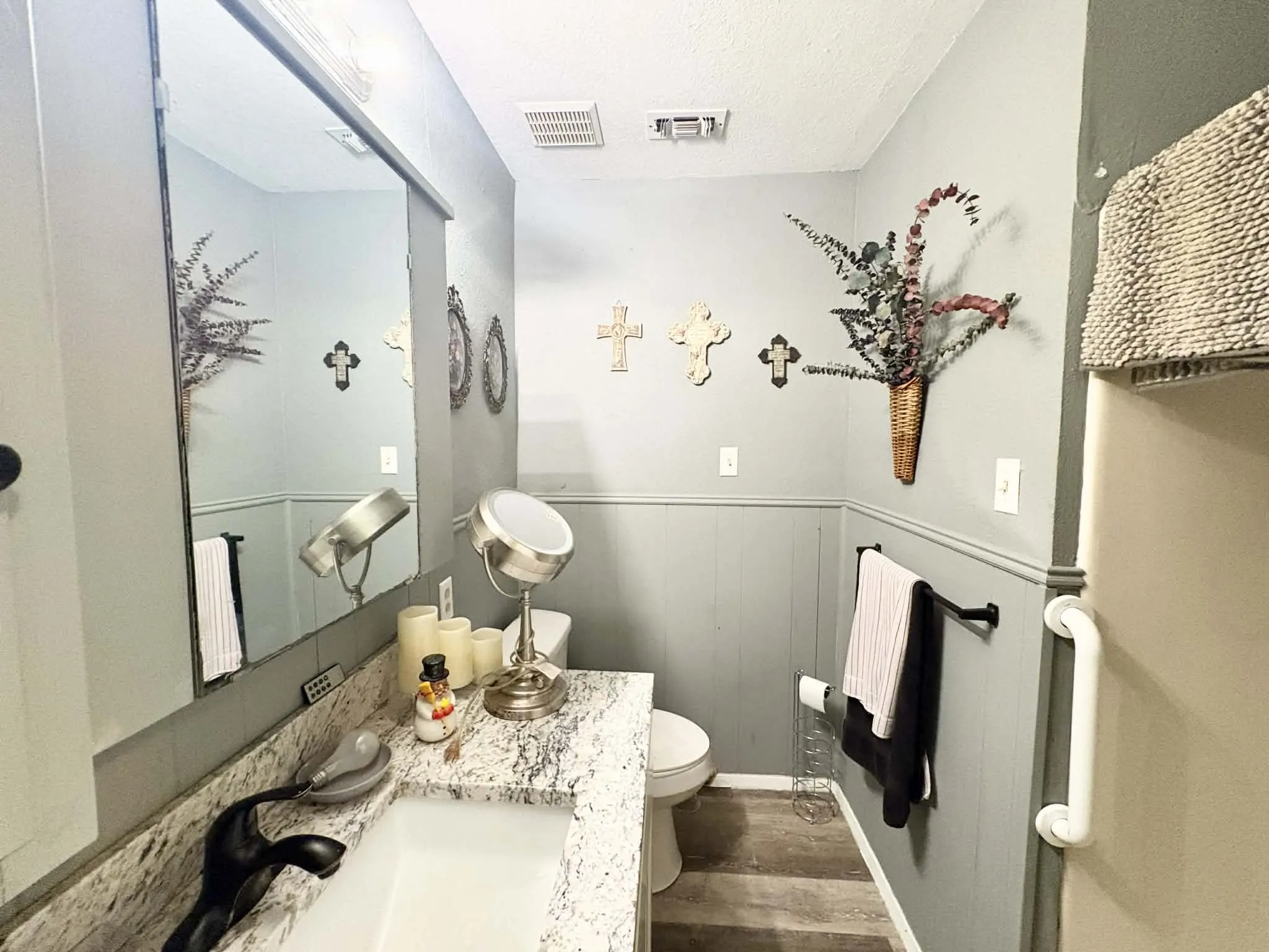 Single Family Residence For Sale in Fannin County , 636 County Road 1535, Bonham, Texas 75418, 3 Bedroom, 3 Bathroom, 1 Garage spaces, 2,988 Sqft, built in 1980, mls#21174686, Real Estate Agent in Bonham, Homes For Sale in Fannin county, Homes For Sale in Bonham, Realtor in Bonham Texas, Real Estate Brokerage Independent Realty Texas, Luminita Cordes Realtor