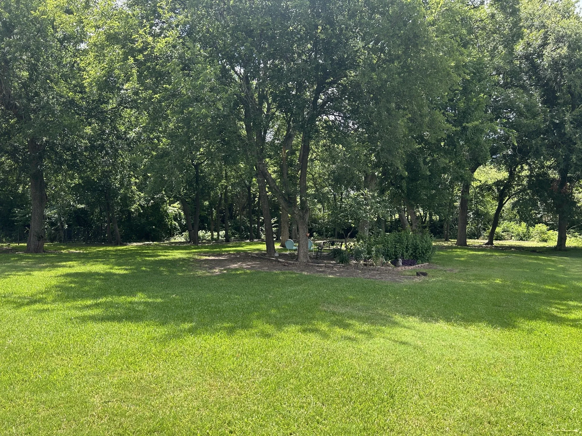 Single Family Residence For Sale in Ellis County , 1810 Plum Creek Drive, Midlothian, Texas 76065, 3 Bedroom, 3 Bathroom, 3 Garage spaces, 2,969 Sqft, built in 2000, mls#21175121, Real Estate Agent in Midlothian, Homes For Sale in Ellis county, Homes For Sale in Midlothian, Realtor in Midlothian Texas, Real Estate Brokerage Independent Realty Texas, Luminita Cordes Realtor