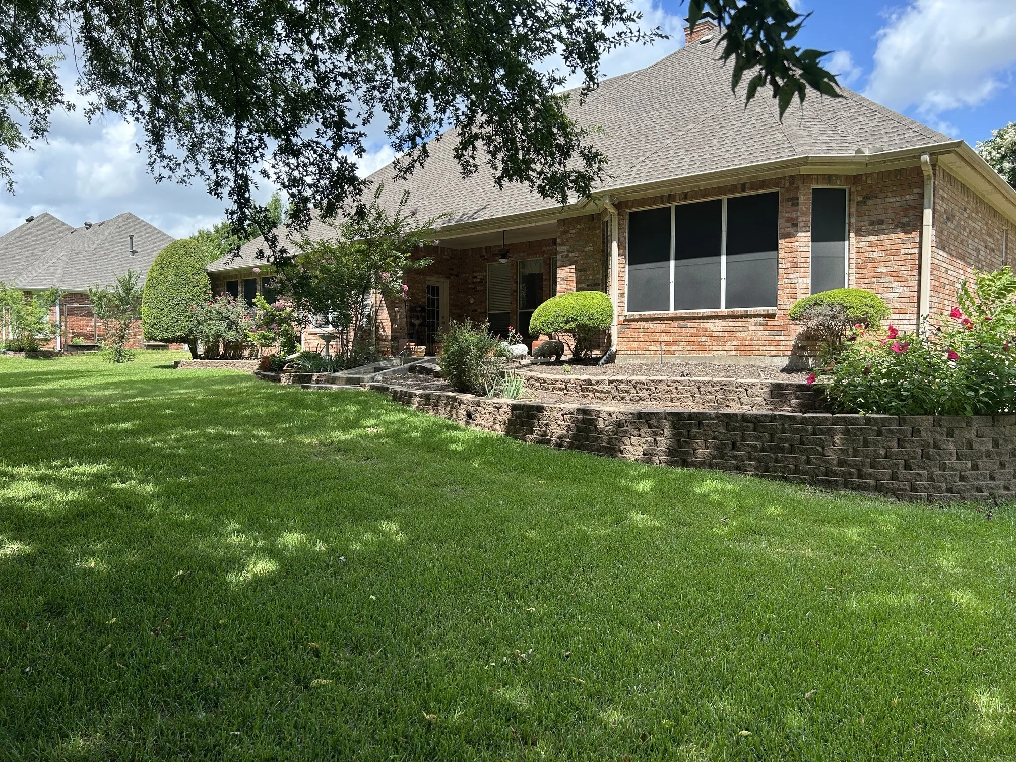 Single Family Residence For Sale in Ellis County , 1810 Plum Creek Drive, Midlothian, Texas 76065, 3 Bedroom, 3 Bathroom, 3 Garage spaces, 2,969 Sqft, built in 2000, mls#21175121, Real Estate Agent in Midlothian, Homes For Sale in Ellis county, Homes For Sale in Midlothian, Realtor in Midlothian Texas, Real Estate Brokerage Independent Realty Texas, Luminita Cordes Realtor