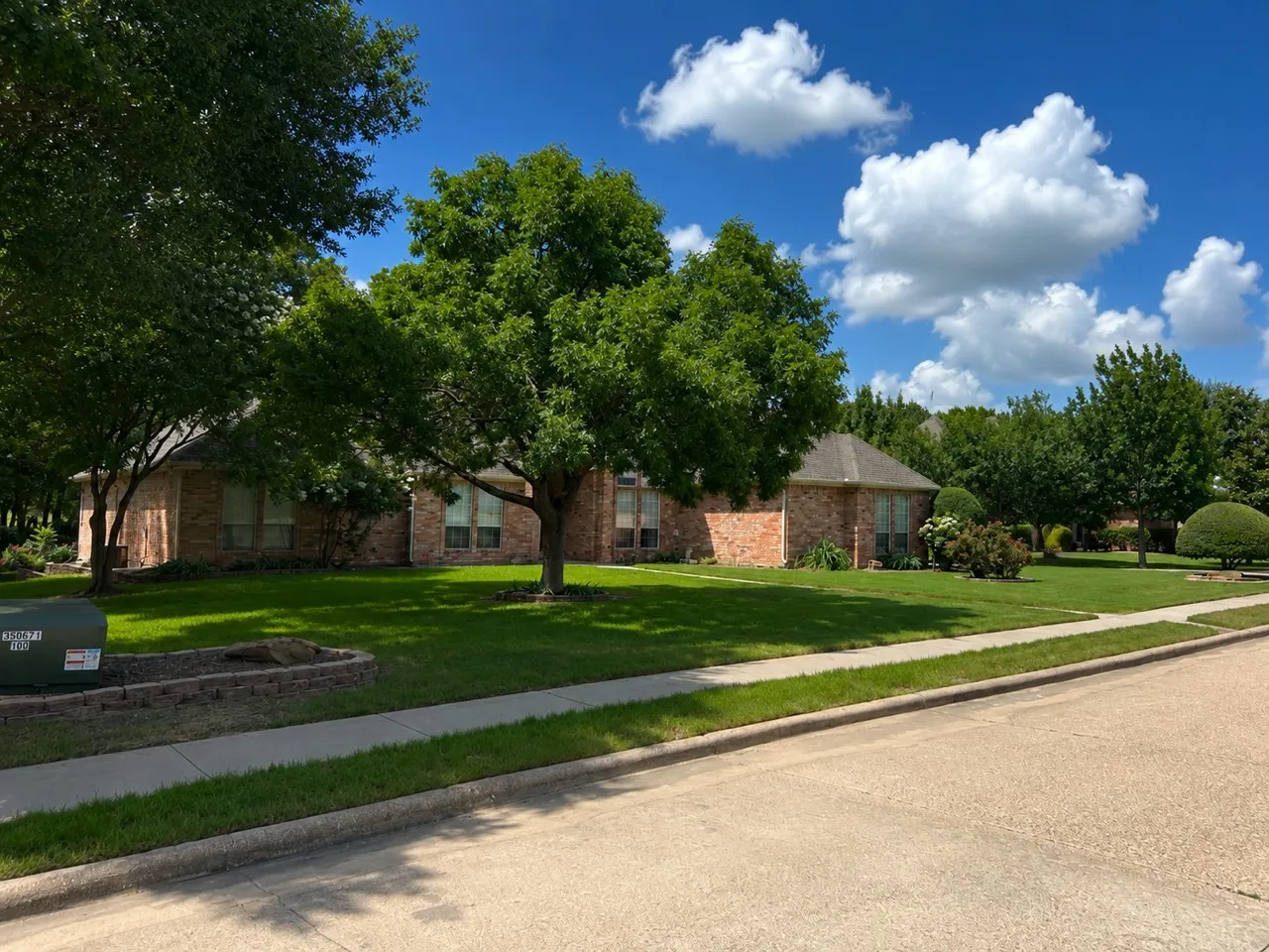 Single Family Residence For Sale in Ellis County , 1810 Plum Creek Drive, Midlothian, Texas 76065, 3 Bedroom, 3 Bathroom, 3 Garage spaces, 2,969 Sqft, built in 2000, mls#21175121, Real Estate Agent in Midlothian, Homes For Sale in Ellis county, Homes For Sale in Midlothian, Realtor in Midlothian Texas, Real Estate Brokerage Independent Realty Texas, Luminita Cordes Realtor
