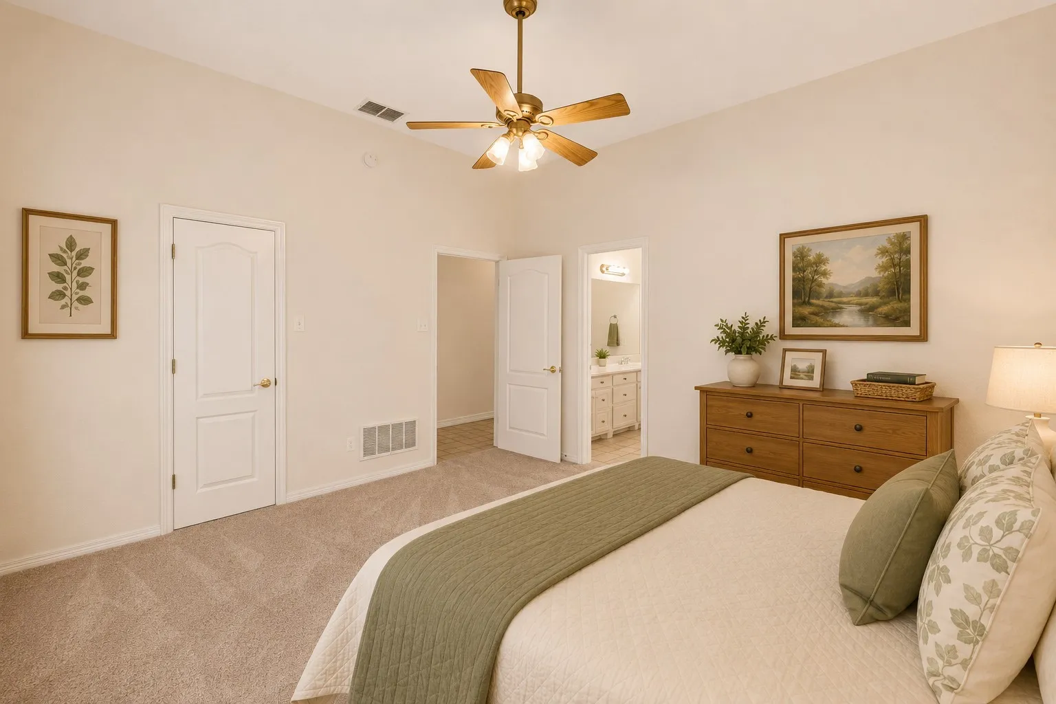 Single Family Residence For Sale in Ellis County , 1810 Plum Creek Drive, Midlothian, Texas 76065, 3 Bedroom, 3 Bathroom, 3 Garage spaces, 2,969 Sqft, built in 2000, mls#21175121, Real Estate Agent in Midlothian, Homes For Sale in Ellis county, Homes For Sale in Midlothian, Realtor in Midlothian Texas, Real Estate Brokerage Independent Realty Texas, Luminita Cordes Realtor