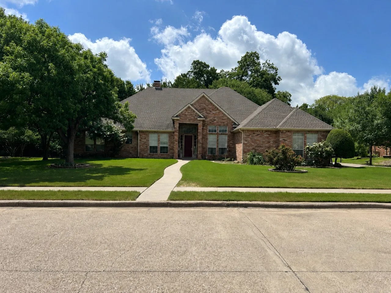 Single Family Residence For Sale in Ellis County , 1810 Plum Creek Drive, Midlothian, Texas 76065, 3 Bedroom, 3 Bathroom, 3 Garage spaces, 2,969 Sqft, built in 2000, mls#21175121, Real Estate Agent in Midlothian, Homes For Sale in Ellis county, Homes For Sale in Midlothian, Realtor in Midlothian Texas, Real Estate Brokerage Independent Realty Texas, Luminita Cordes Realtor