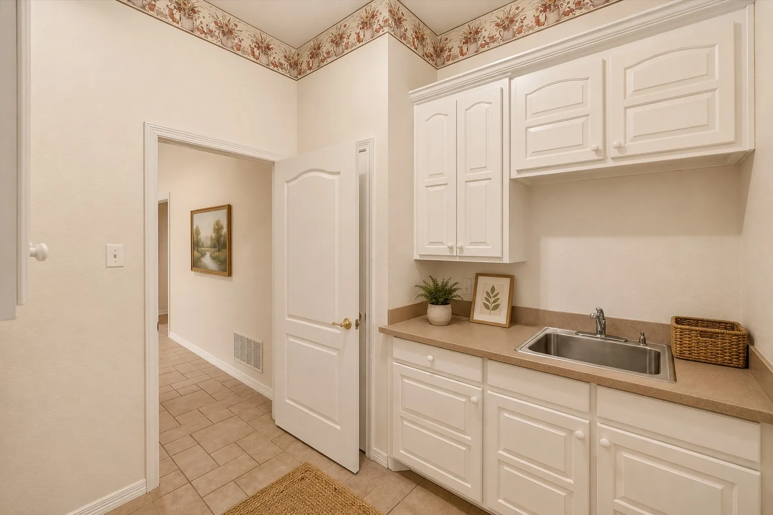 Single Family Residence For Sale in Ellis County , 1810 Plum Creek Drive, Midlothian, Texas 76065, 3 Bedroom, 3 Bathroom, 3 Garage spaces, 2,969 Sqft, built in 2000, mls#21175121, Real Estate Agent in Midlothian, Homes For Sale in Ellis county, Homes For Sale in Midlothian, Realtor in Midlothian Texas, Real Estate Brokerage Independent Realty Texas, Luminita Cordes Realtor