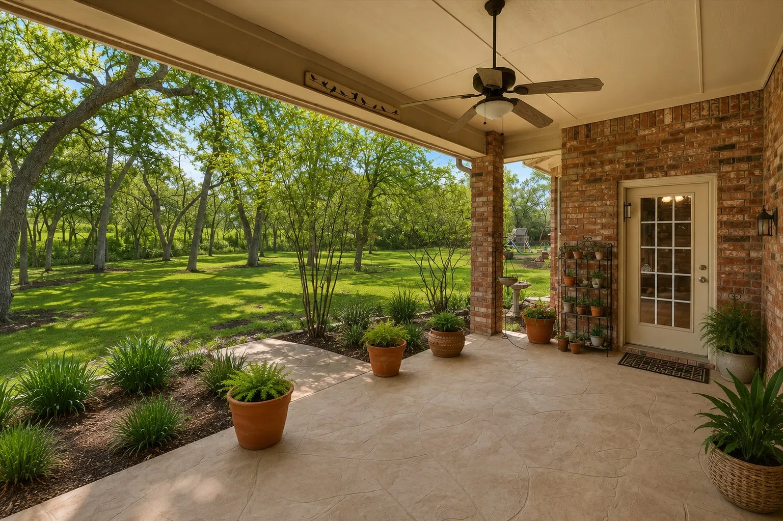 Single Family Residence For Sale in Ellis County , 1810 Plum Creek Drive, Midlothian, Texas 76065, 3 Bedroom, 3 Bathroom, 3 Garage spaces, 2,969 Sqft, built in 2000, mls#21175121, Real Estate Agent in Midlothian, Homes For Sale in Ellis county, Homes For Sale in Midlothian, Realtor in Midlothian Texas, Real Estate Brokerage Independent Realty Texas, Luminita Cordes Realtor