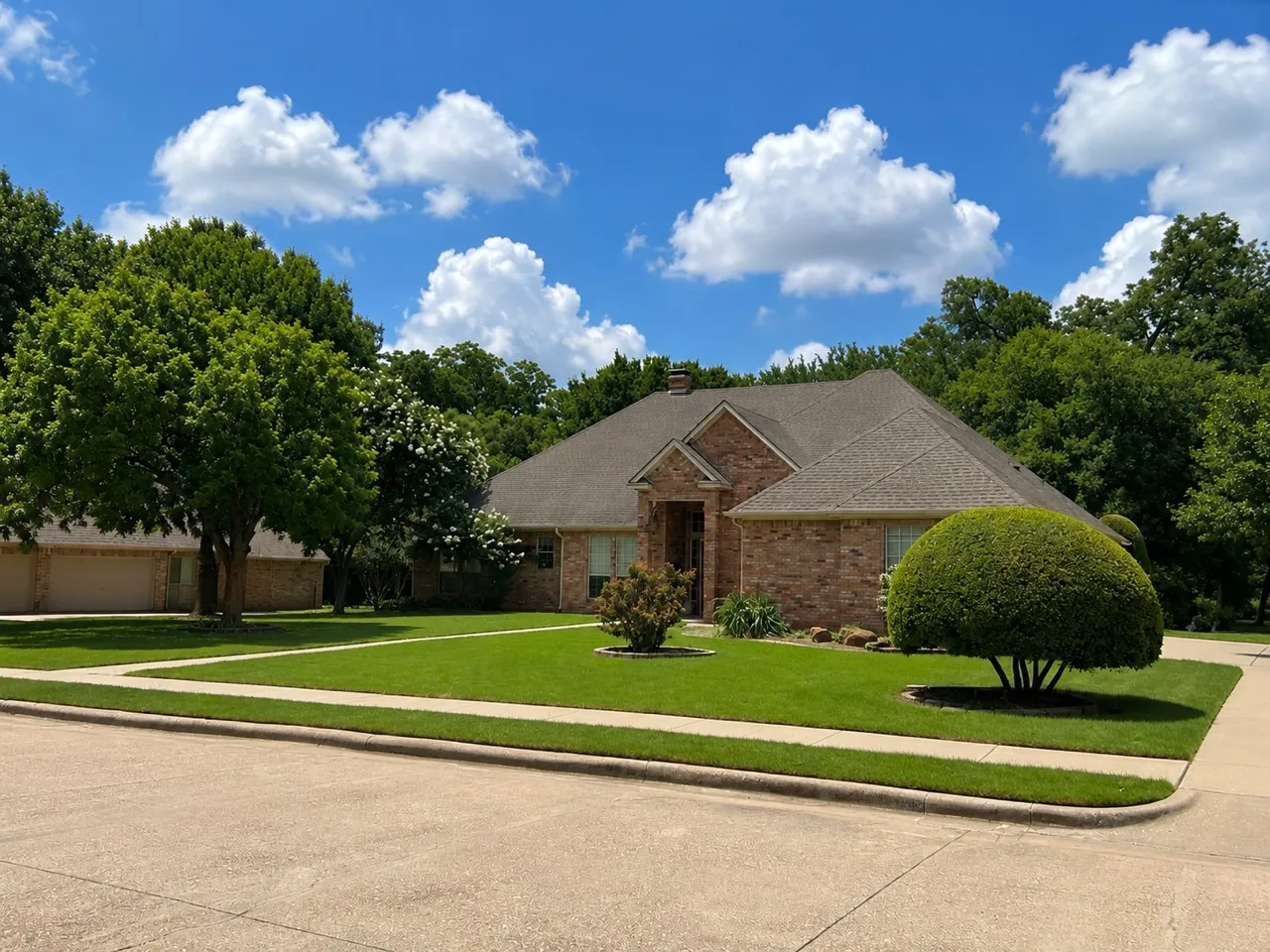 Single Family Residence For Sale in Ellis County , 1810 Plum Creek Drive, Midlothian, Texas 76065, 3 Bedroom, 3 Bathroom, 3 Garage spaces, 2,969 Sqft, built in 2000, mls#21175121, Real Estate Agent in Midlothian, Homes For Sale in Ellis county, Homes For Sale in Midlothian, Realtor in Midlothian Texas, Real Estate Brokerage Independent Realty Texas, Luminita Cordes Realtor