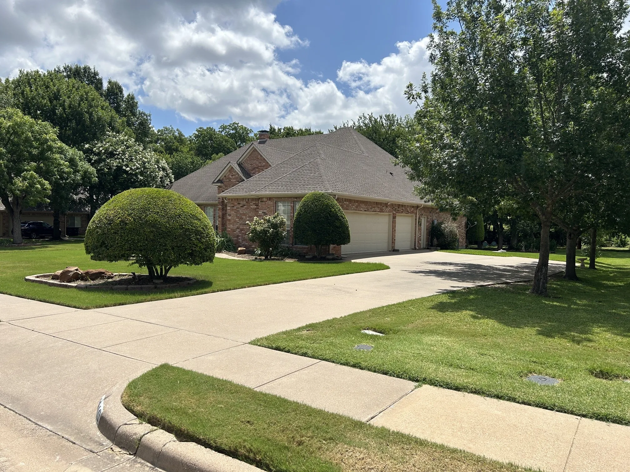Single Family Residence For Sale in Ellis County , 1810 Plum Creek Drive, Midlothian, Texas 76065, 3 Bedroom, 3 Bathroom, 3 Garage spaces, 2,969 Sqft, built in 2000, mls#21175121, Real Estate Agent in Midlothian, Homes For Sale in Ellis county, Homes For Sale in Midlothian, Realtor in Midlothian Texas, Real Estate Brokerage Independent Realty Texas, Luminita Cordes Realtor