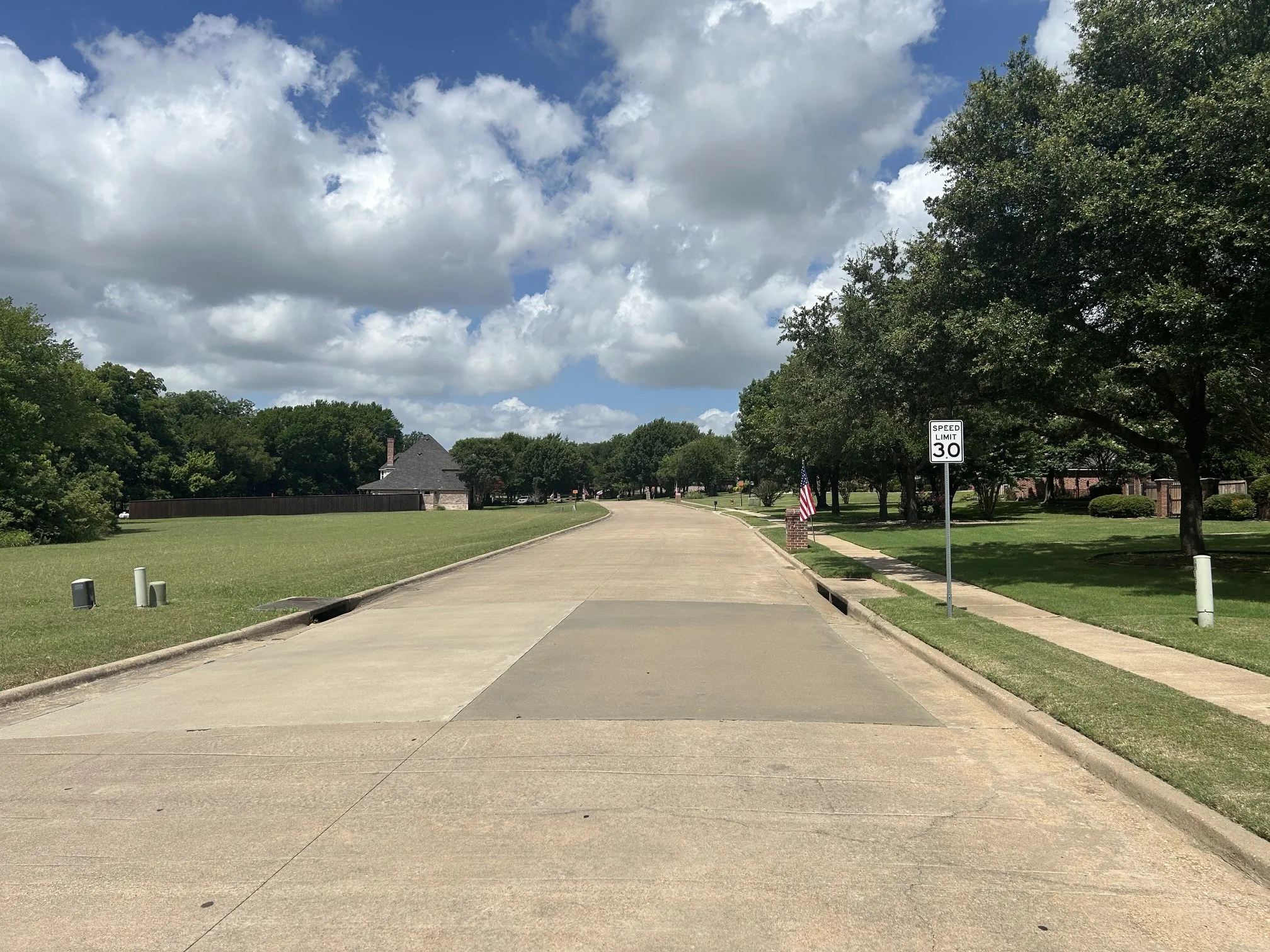 Single Family Residence For Sale in Ellis County , 1810 Plum Creek Drive, Midlothian, Texas 76065, 3 Bedroom, 3 Bathroom, 3 Garage spaces, 2,969 Sqft, built in 2000, mls#21175121, Real Estate Agent in Midlothian, Homes For Sale in Ellis county, Homes For Sale in Midlothian, Realtor in Midlothian Texas, Real Estate Brokerage Independent Realty Texas, Luminita Cordes Realtor