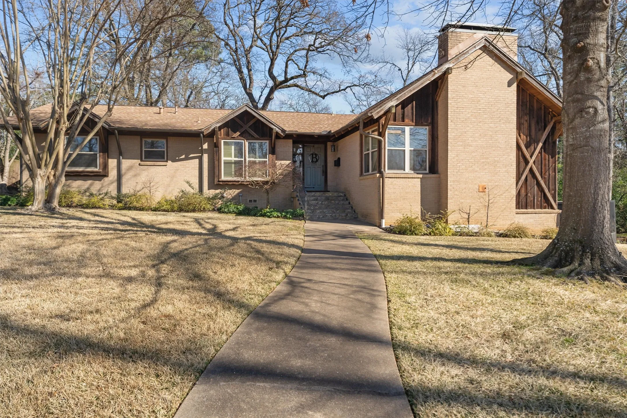 Single Family Residence For Sale in Smith County , 2526 Pounds Avenue, Tyler, Texas 75701, 4 Bedrooms, 4 Bathrooms, 2 Garage spaces, 3,086 Sqft, built in 1964, Price $395,000, mls#21176182, Real Estate Agent in Tyler, Homes For Sale in Smith county, Homes For Sale in Tyler, Realtor in Tyler Texas, Real Estate Brokerage Independent Realty Texas, Luminita Cordes Realtor